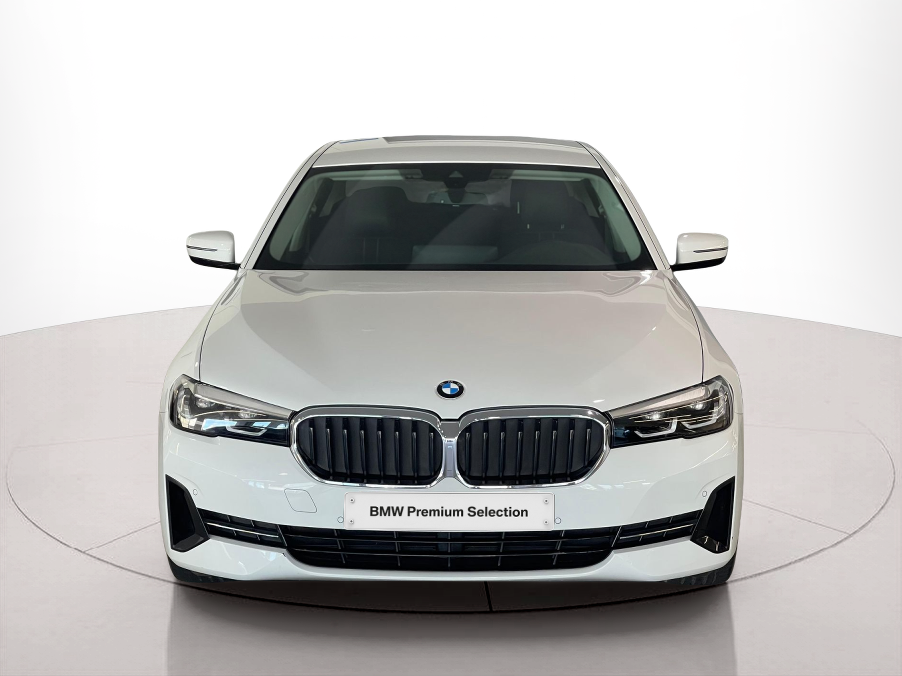 Fotos de BMW Série 5 520d Berlina color Blanco. Año 2020. 140KW(190CV). Diesel. En concesionario Santogal Carnaxide de Oeiras