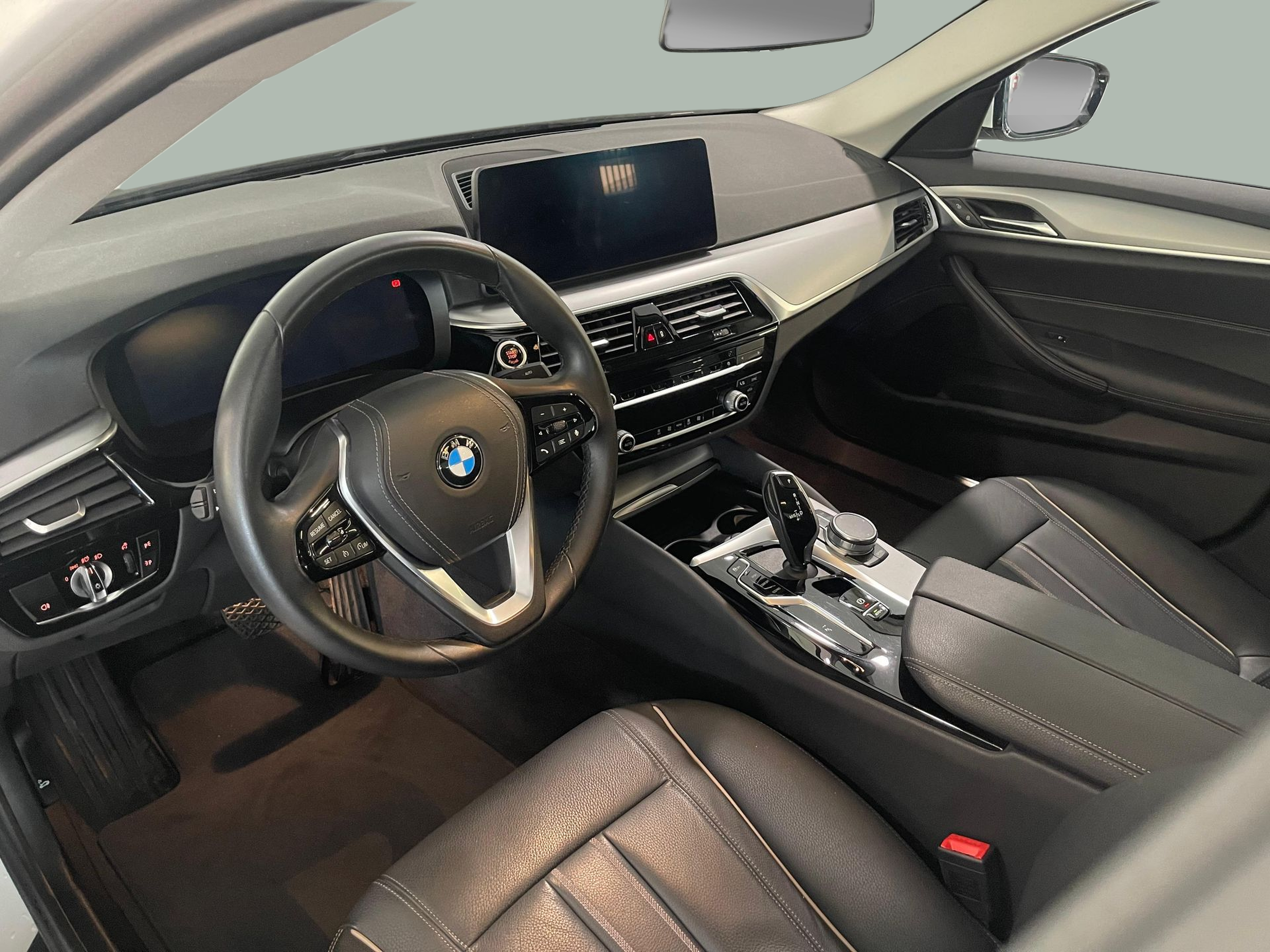 BMW Série 5 520d Berlina color Blanco. Año 2020. 140KW(190CV). Diesel. En concesionario Santogal Carnaxide de Oeiras