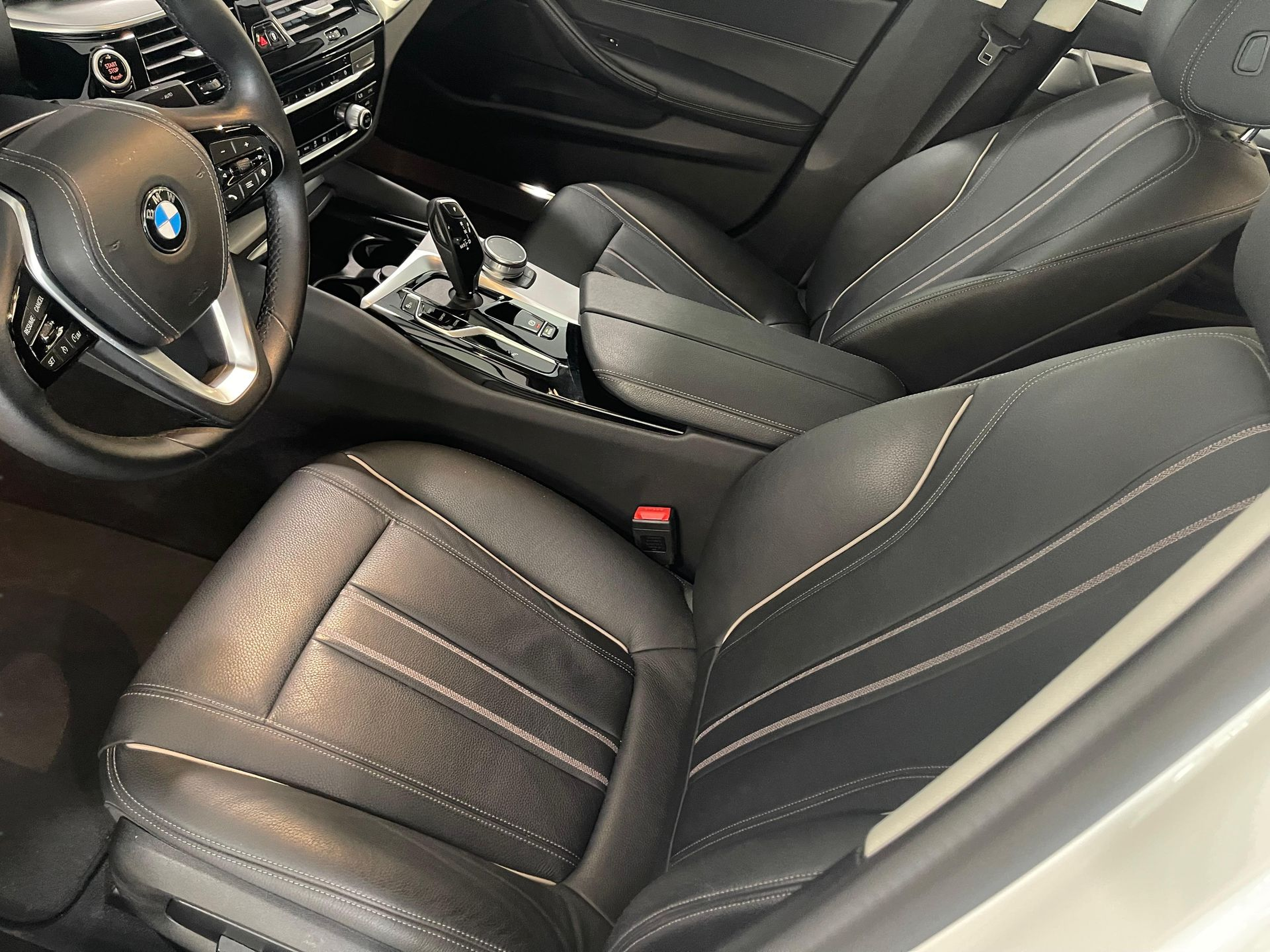 BMW Série 5 520d Berlina color Blanco. Año 2020. 140KW(190CV). Diesel. En concesionario Santogal Carnaxide de Oeiras