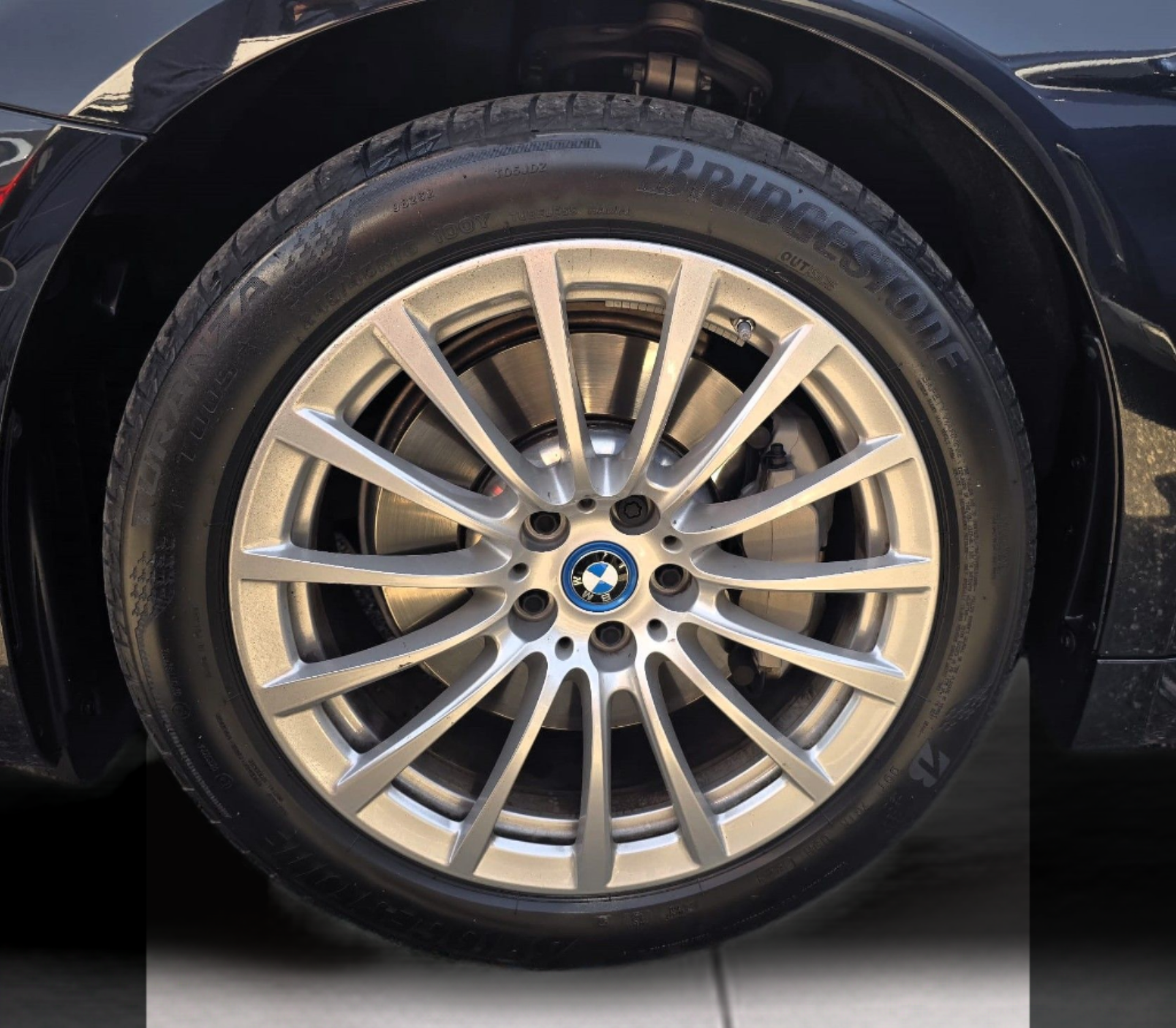 BMW Série 5 530e Touring color Negro. Año 2023. 215KW(292CV). Elétrico / Gasolina Híbrido. En concesionario Santogal Oeiras de Oeiras