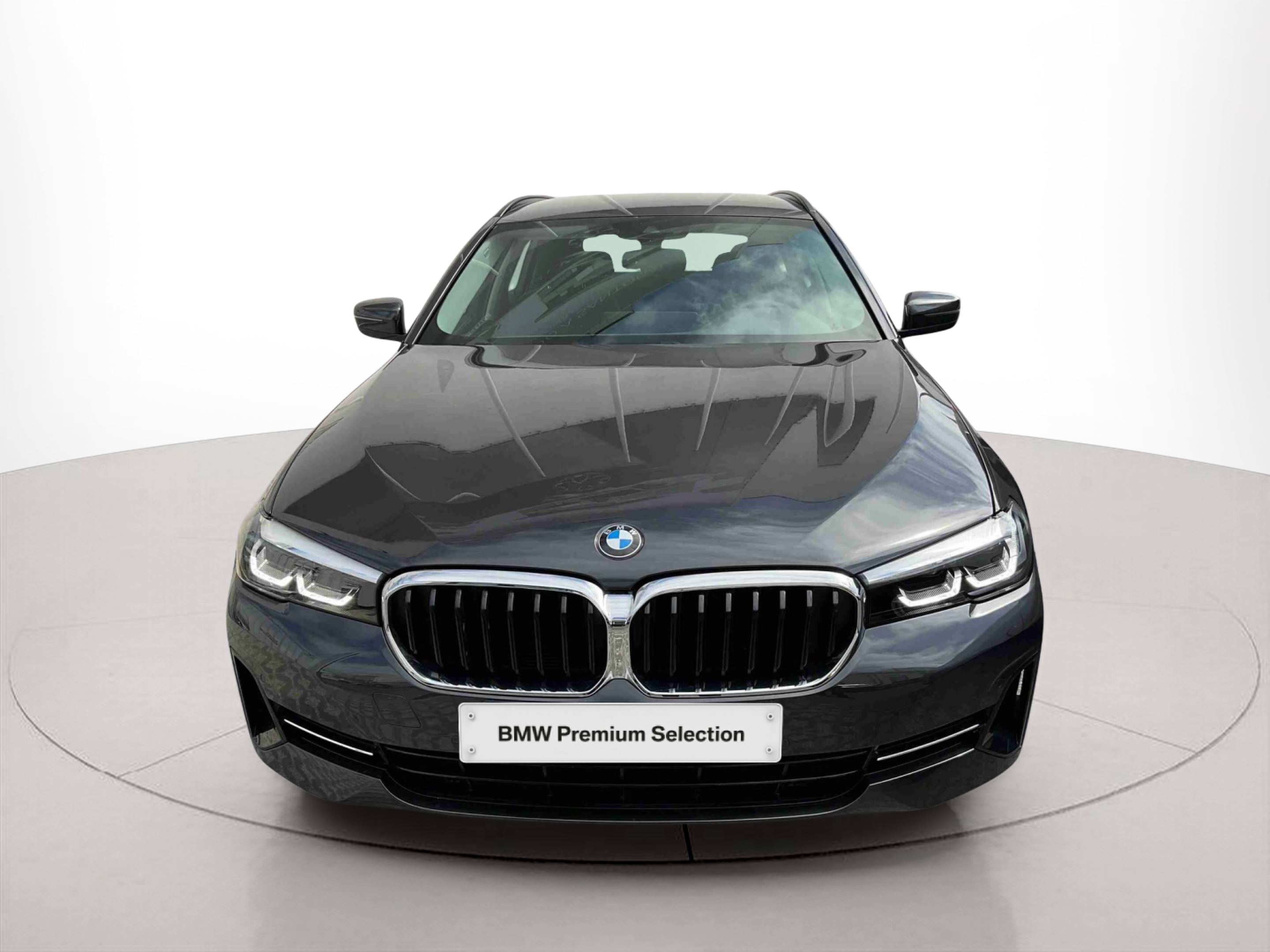 Fotos de BMW Série 5 520d Touring color Gris. Año 2024. 140KW(190CV). Diesel. En concesionario Santogal Setúbal de Setúbal