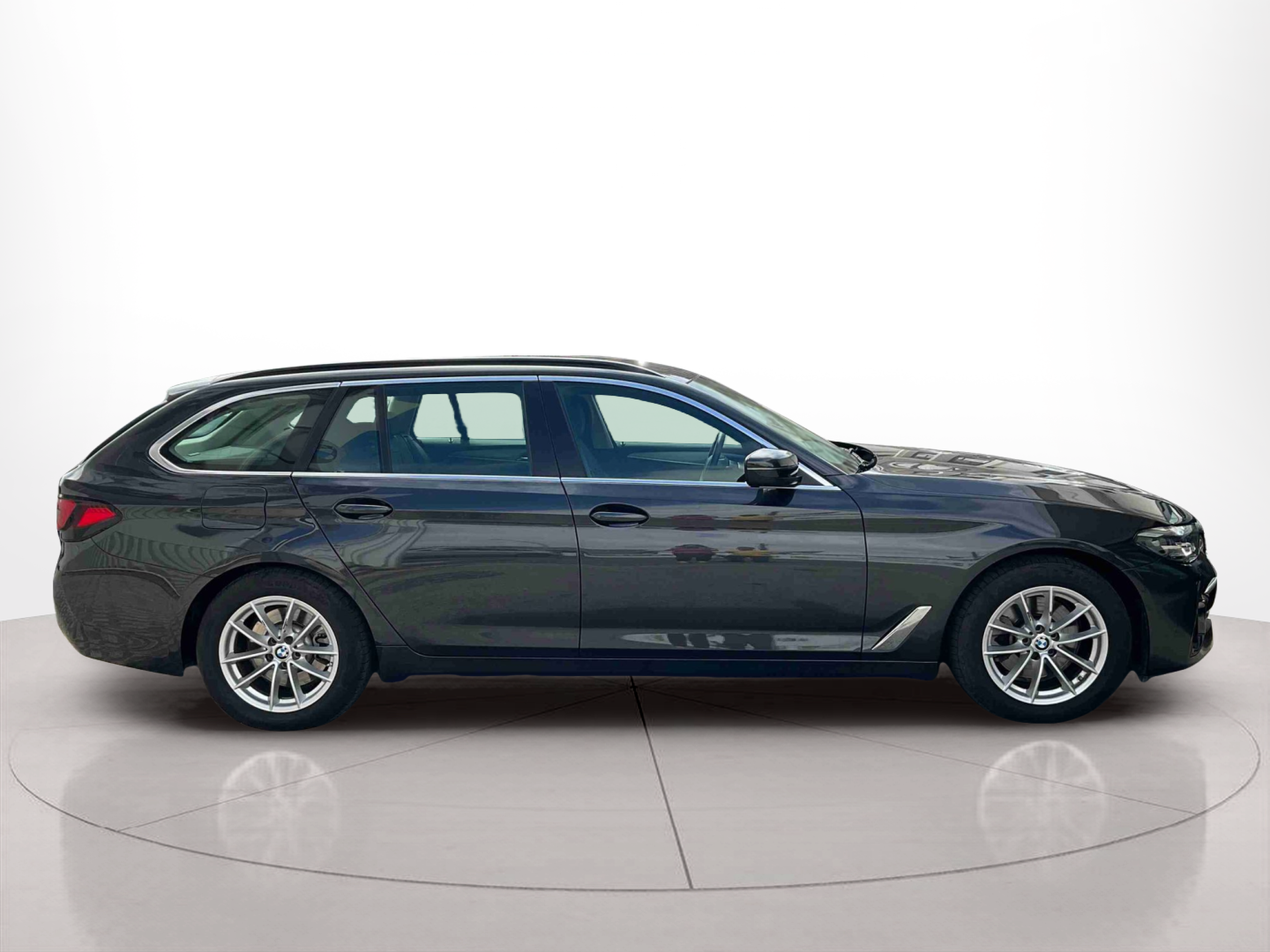 BMW Série 5 520d Touring color Gris. Año 2024. 140KW(190CV). Diesel. En concesionario Santogal Setúbal de Setúbal
