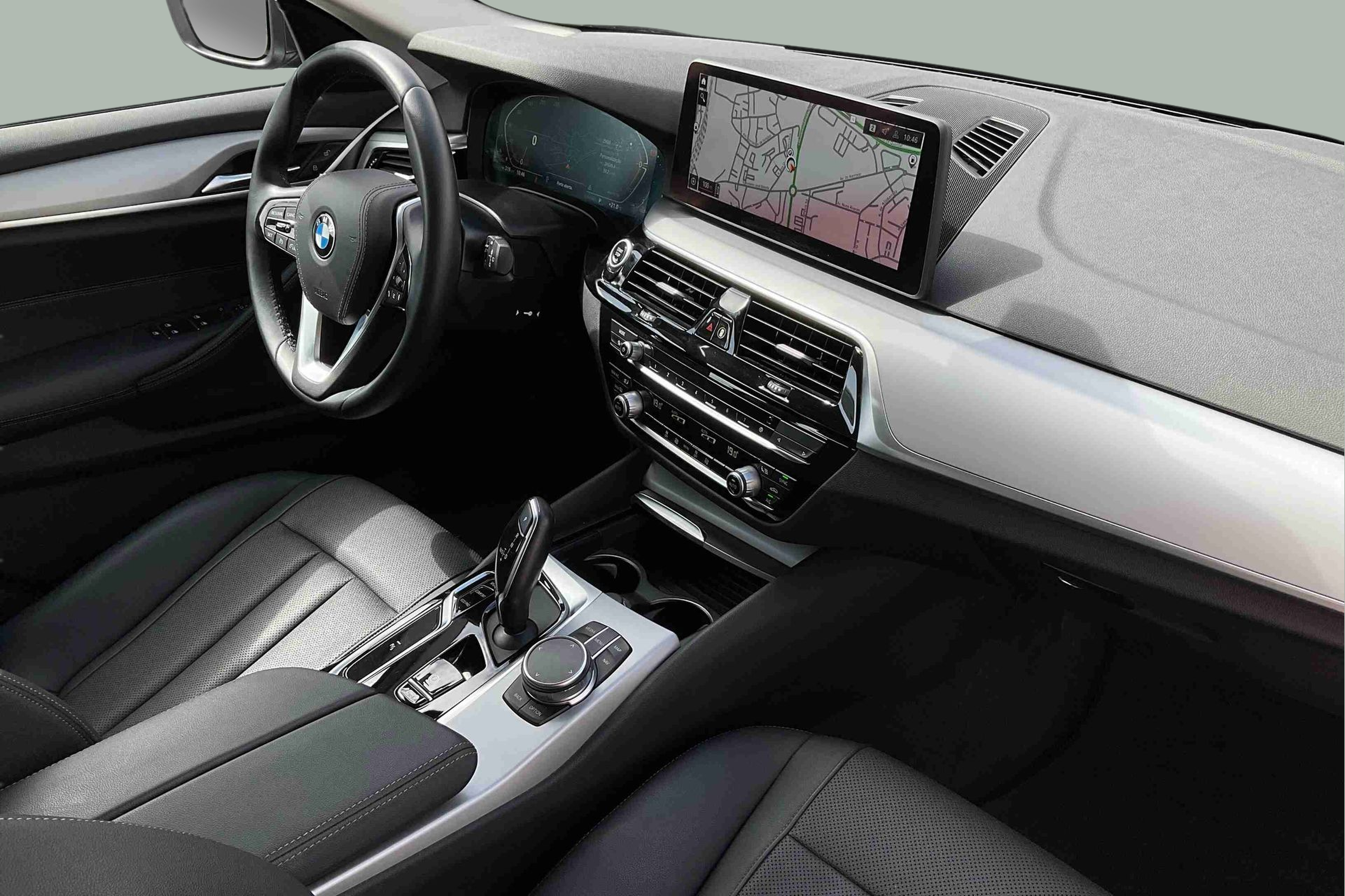 BMW Série 5 520d Touring color Gris. Año 2024. 140KW(190CV). Diesel. En concesionario Santogal Setúbal de Setúbal