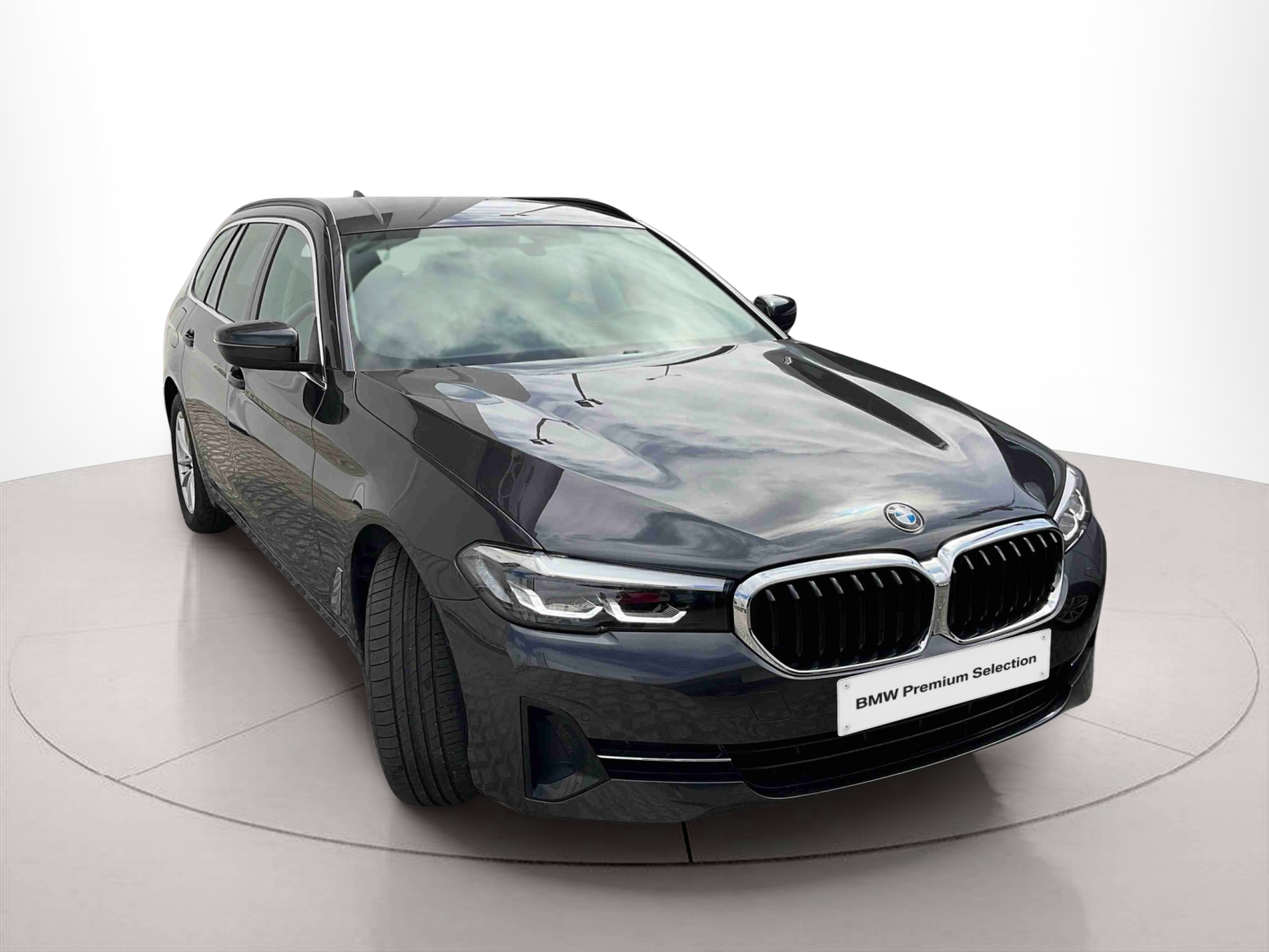 Fotos de BMW Série 5 520d Touring color Gris. Año 2024. 140KW(190CV). Diesel. En concesionario Santogal Setúbal de Setúbal