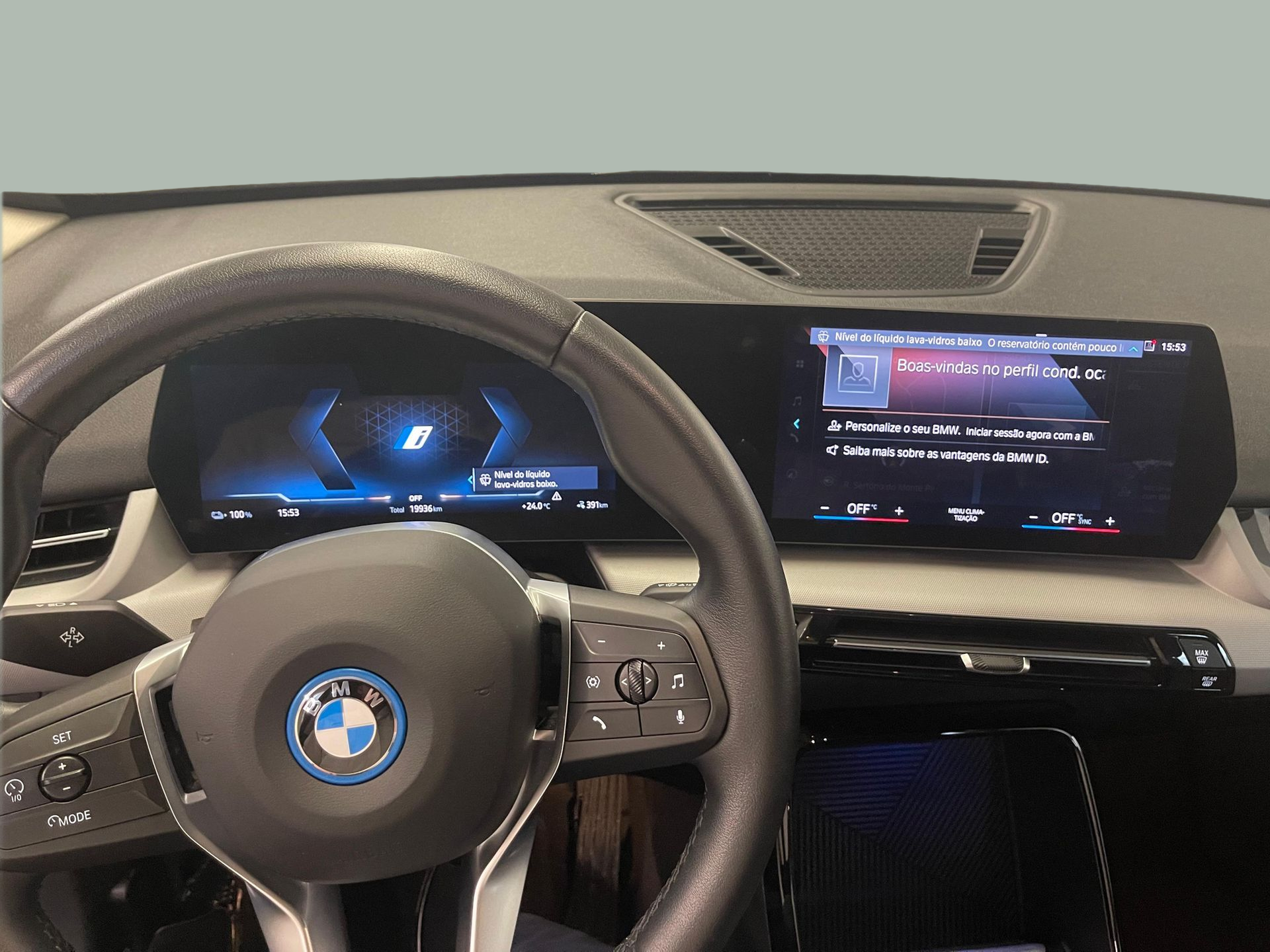BMW iX1 xDrive30 color Negro. Año 2023. 230KW(313CV). Elétrico. En concesionario Santogal Carnaxide de Oeiras