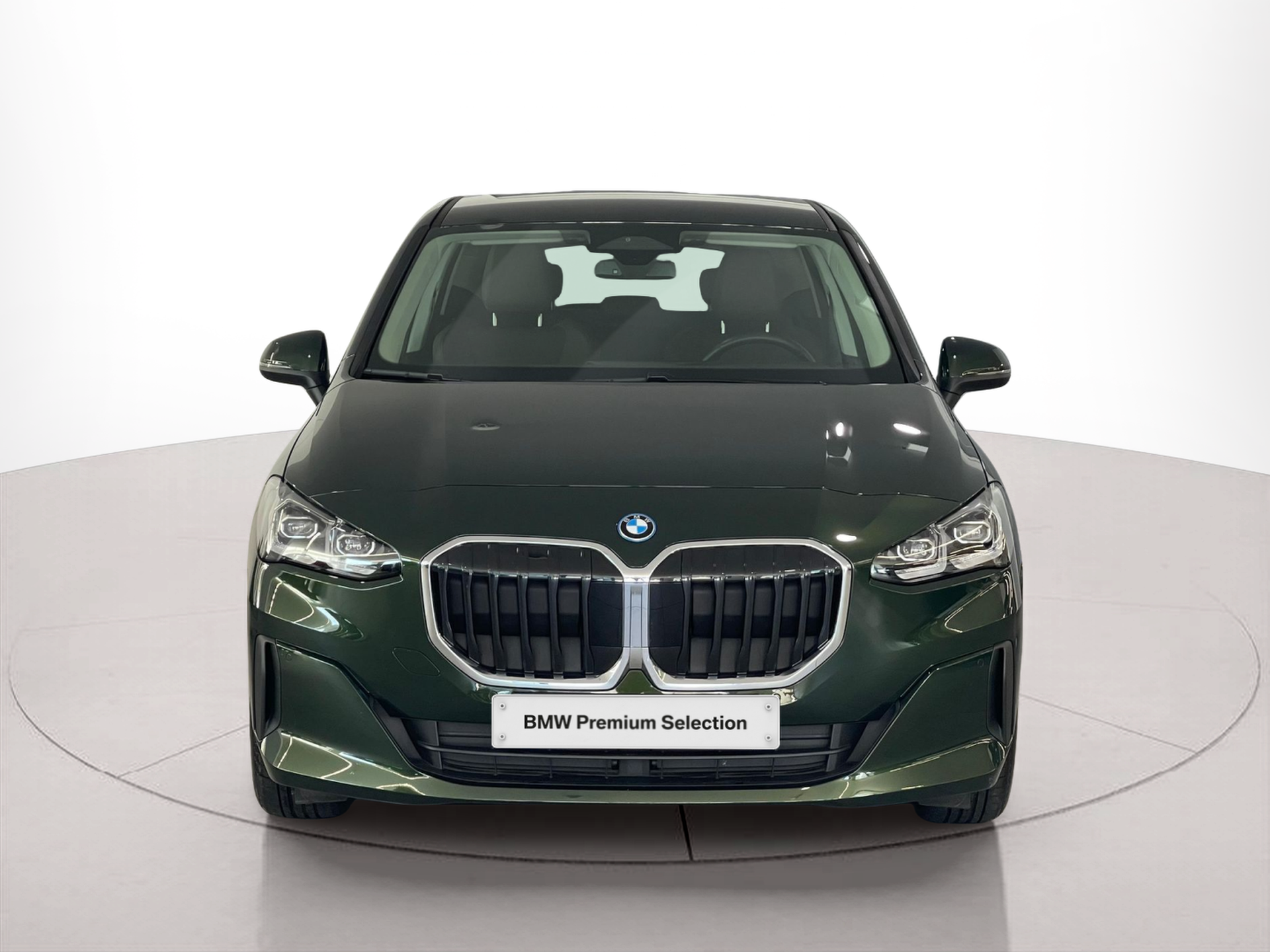 Fotos de BMW Série 2 225xe Active Tourer color Verde. Año 2023. 180KW(245CV). Elétrico / Gasolina Híbrido. En concesionario Santogal Carnaxide de Oeiras