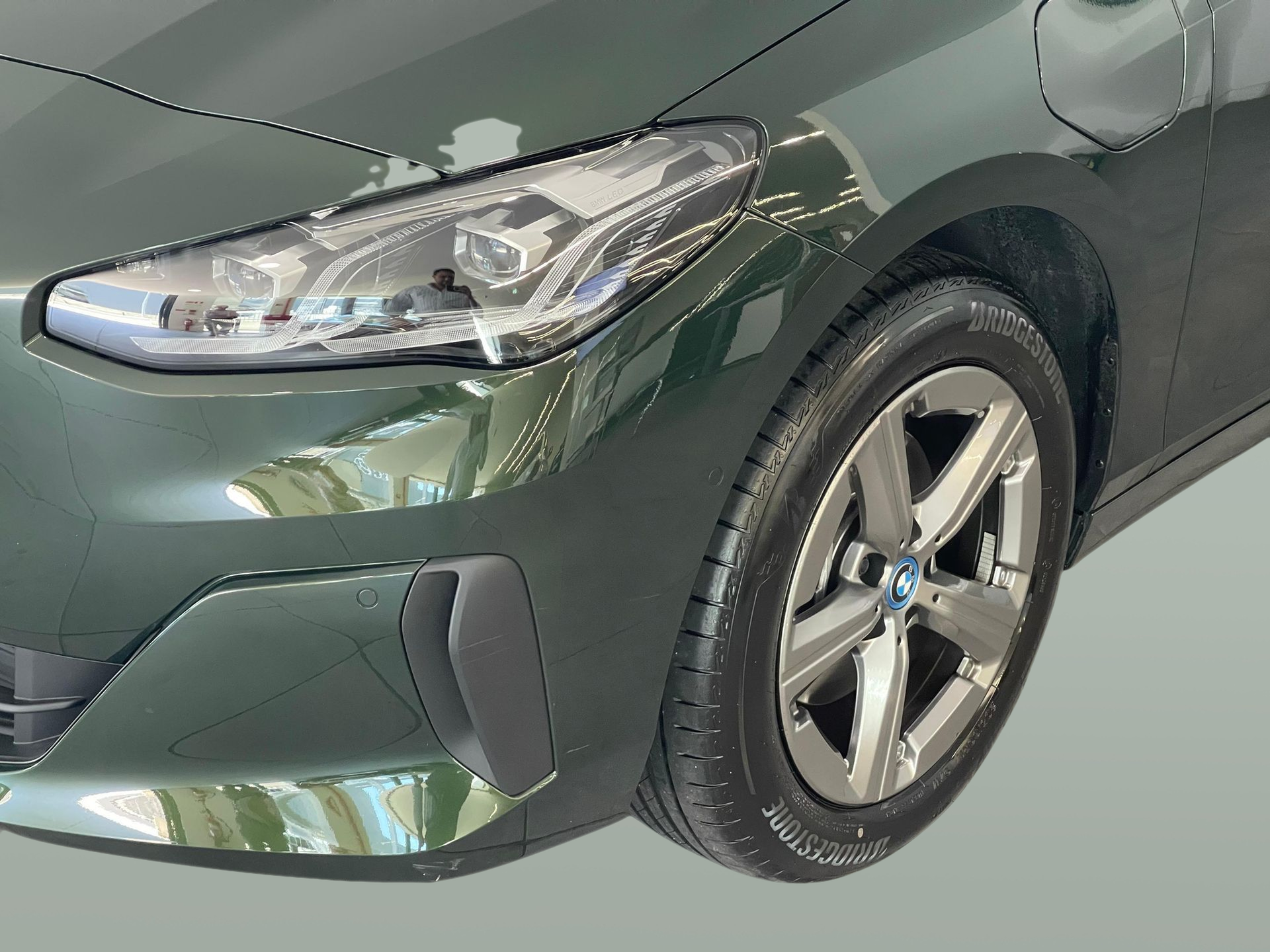 BMW Série 2 225xe Active Tourer color Verde. Año 2023. 180KW(245CV). Elétrico / Gasolina Híbrido. En concesionario Santogal Carnaxide de Oeiras