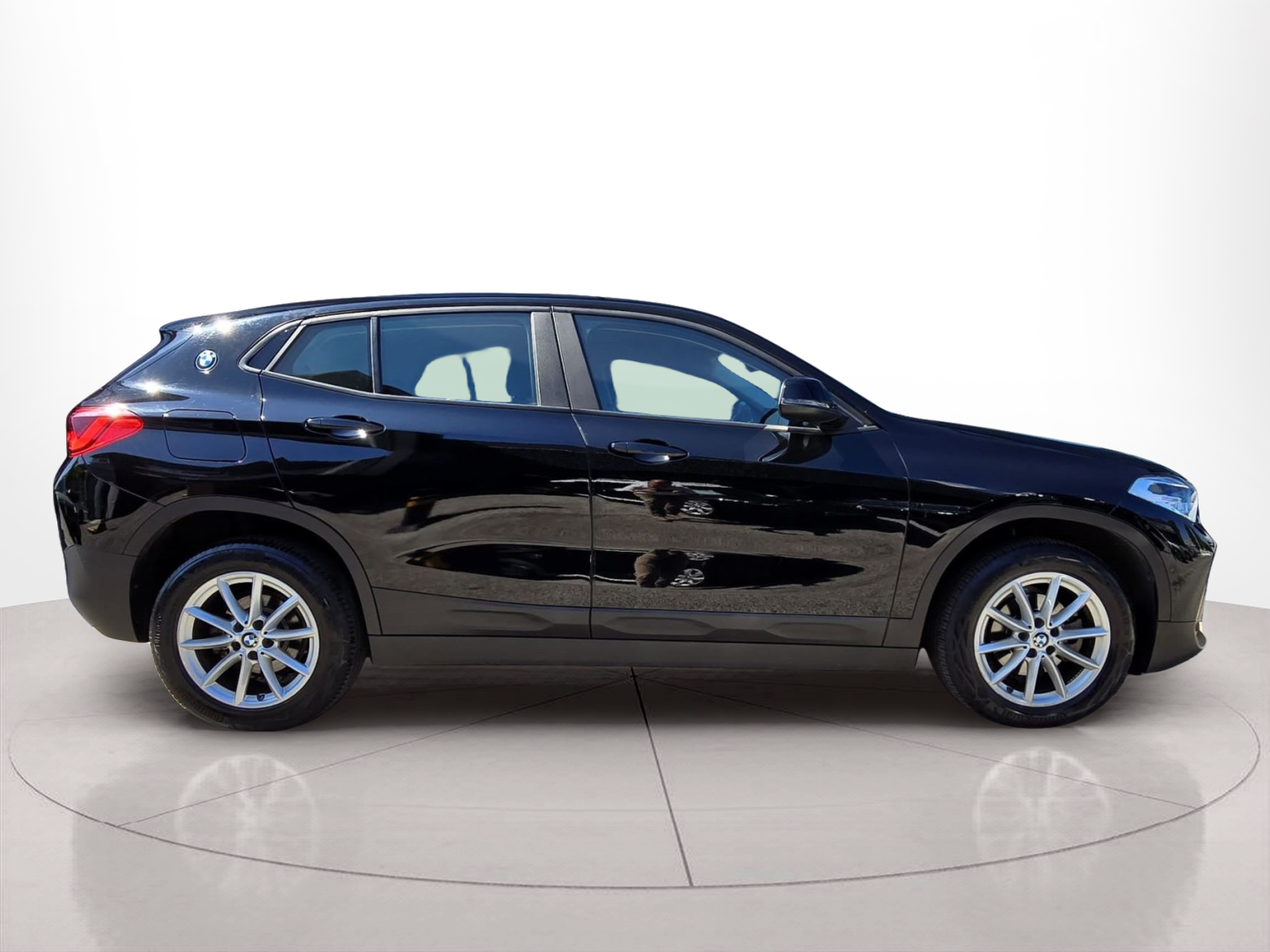 Fotos de BMW X2 sDrive16d color Negro. Año 2020. 85KW(116CV). Diesel. En concesionario Santogal Oeiras de Oeiras