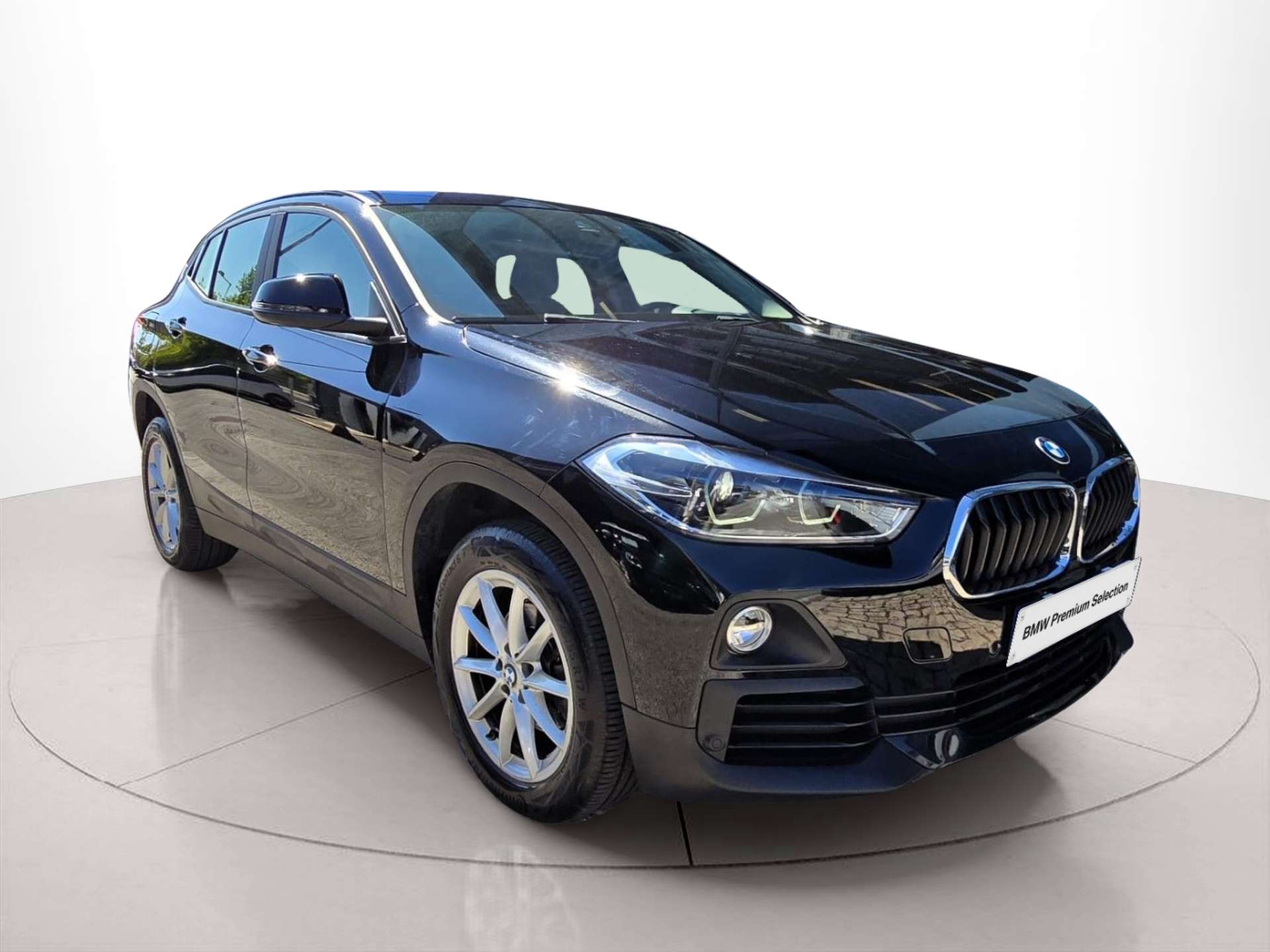 BMW X2 sDrive16d color Negro. Año 2020. 85KW(116CV). Diesel. En concesionario Santogal Oeiras de Oeiras
