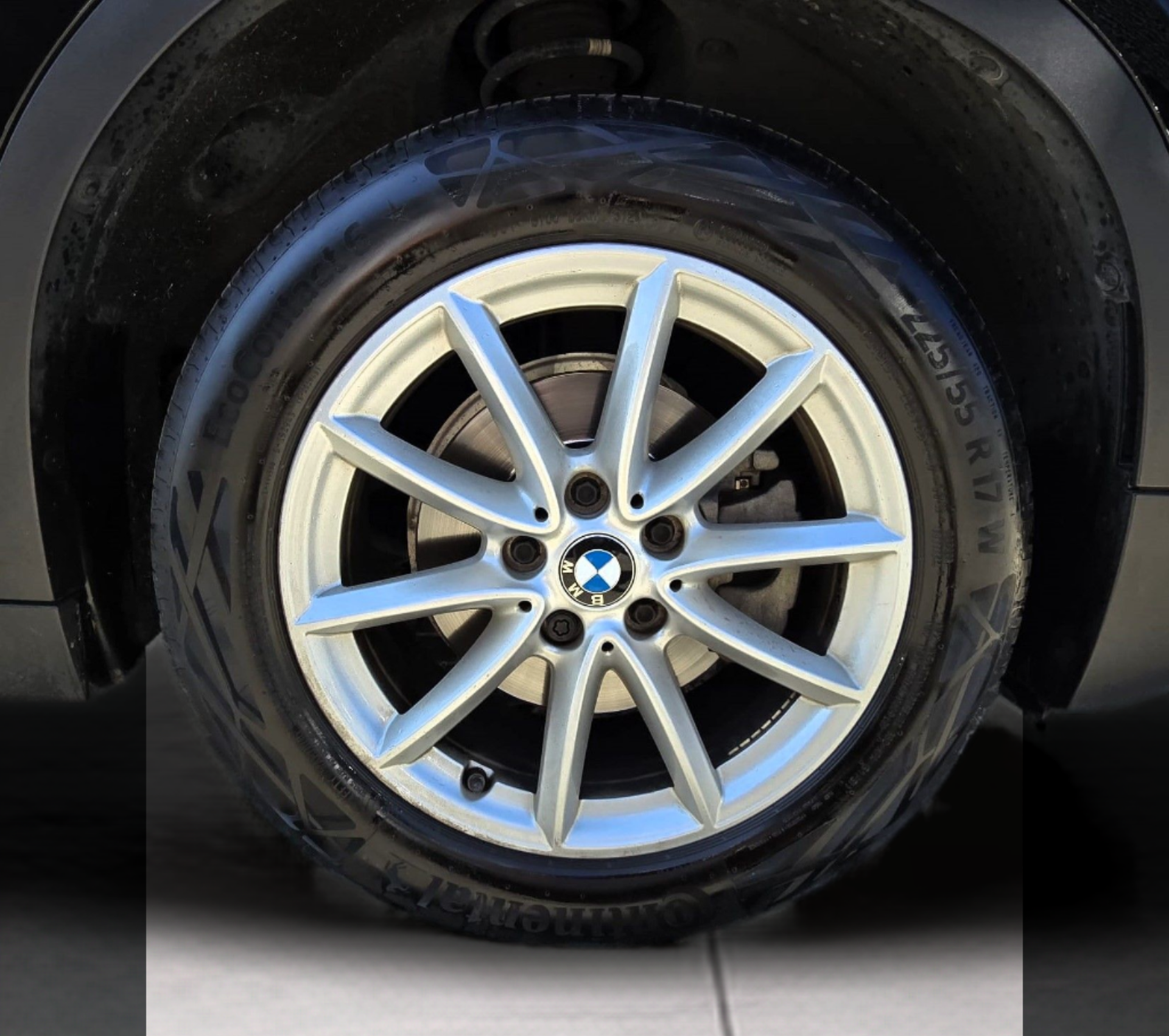 BMW X2 sDrive16d color Negro. Año 2020. 85KW(116CV). Diesel. En concesionario Santogal Oeiras de Oeiras