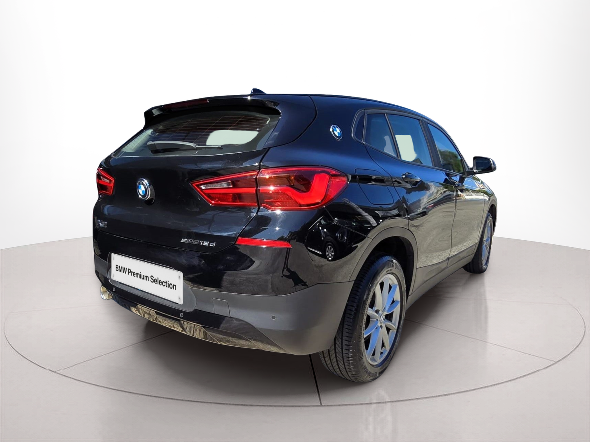 BMW X2 sDrive16d color Negro. Año 2020. 85KW(116CV). Diesel. En concesionario Santogal Oeiras de Oeiras