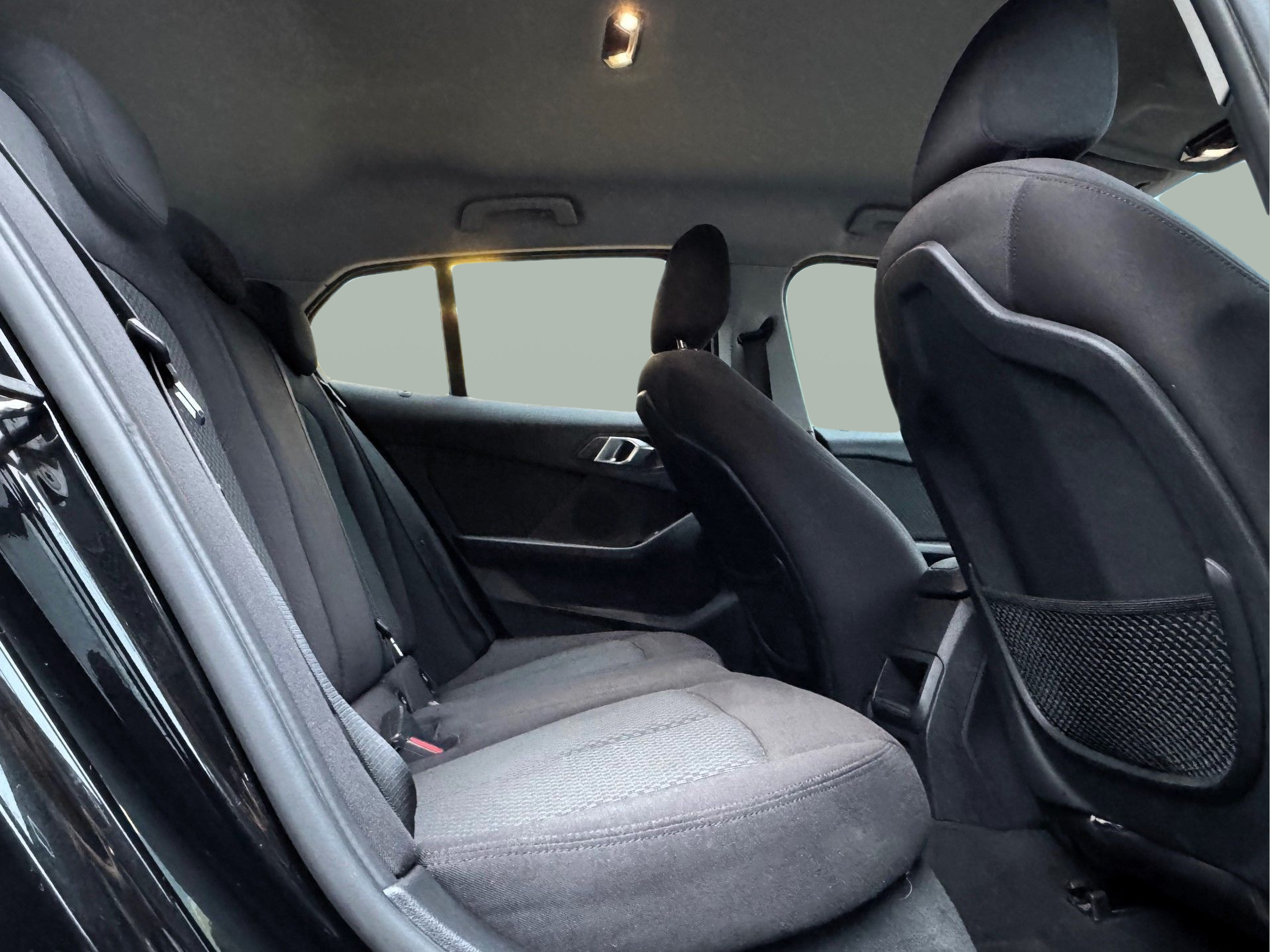 BMW Série 1 116d color Negro. Año 2020. 85KW(116CV). Diesel. En concesionario Santogal Oeiras de Oeiras