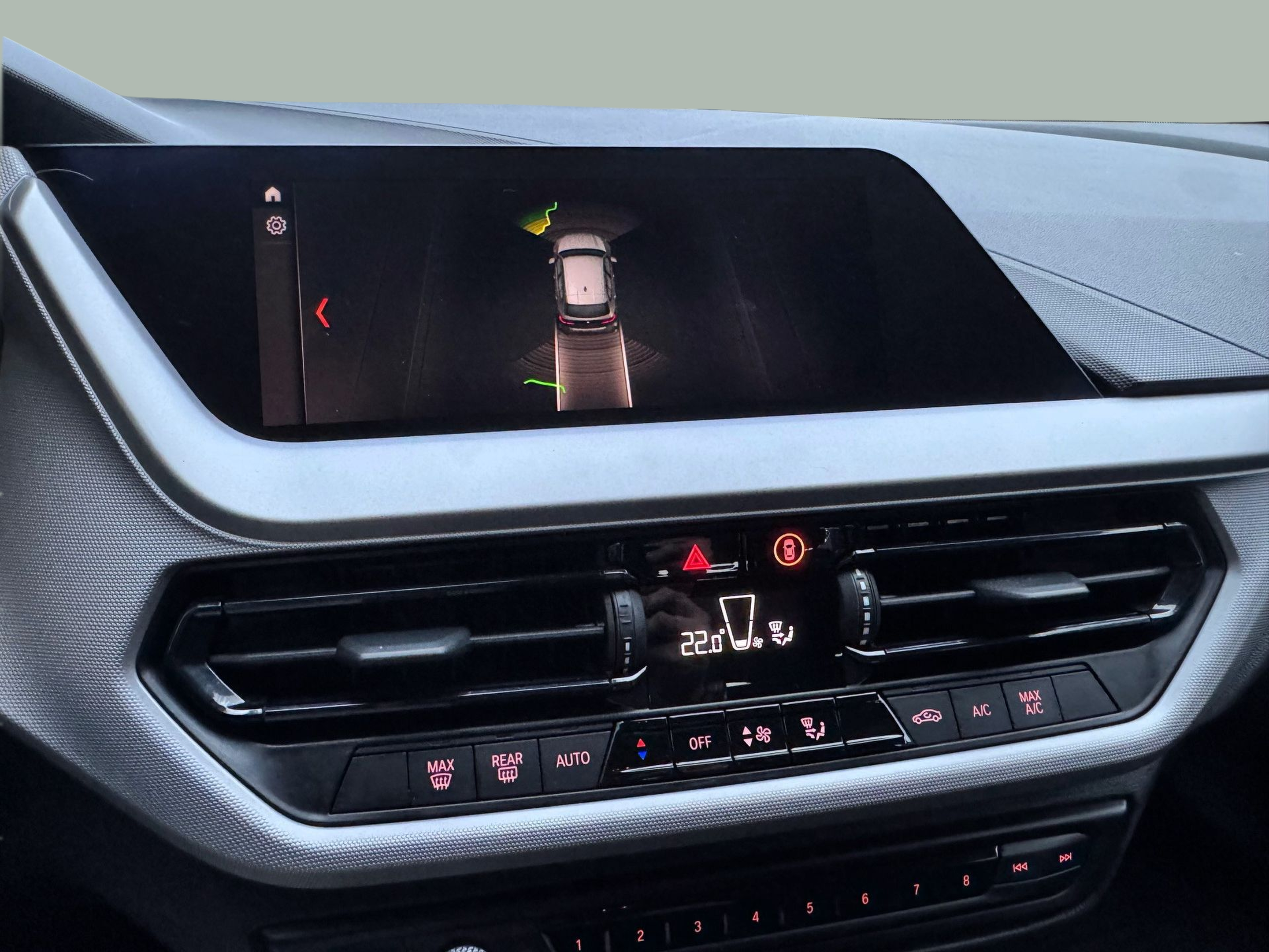 BMW Série 1 116d color Negro. Año 2020. 85KW(116CV). Diesel. En concesionario Santogal Oeiras de Oeiras