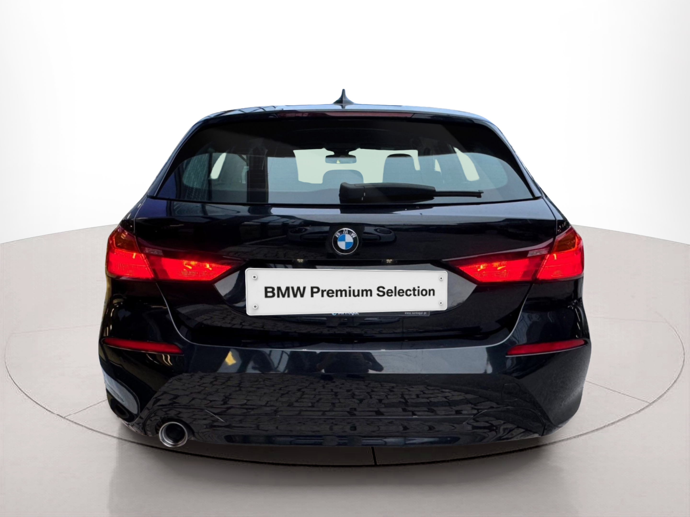 BMW Série 1 116d color Negro. Año 2020. 85KW(116CV). Diesel. En concesionario Santogal Oeiras de Oeiras