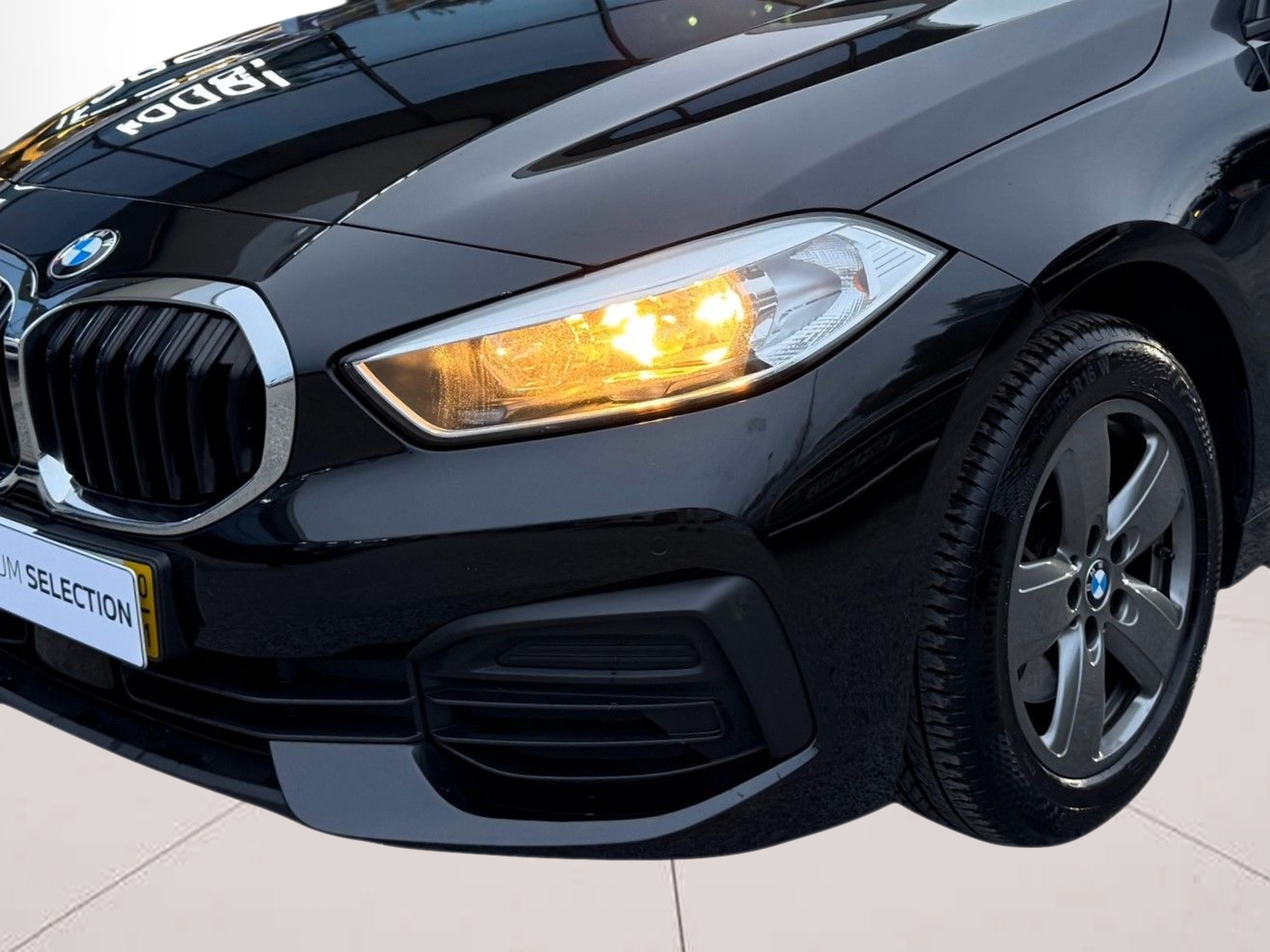 BMW Série 1 116d color Negro. Año 2020. 85KW(116CV). Diesel. En concesionario Santogal Oeiras de Oeiras