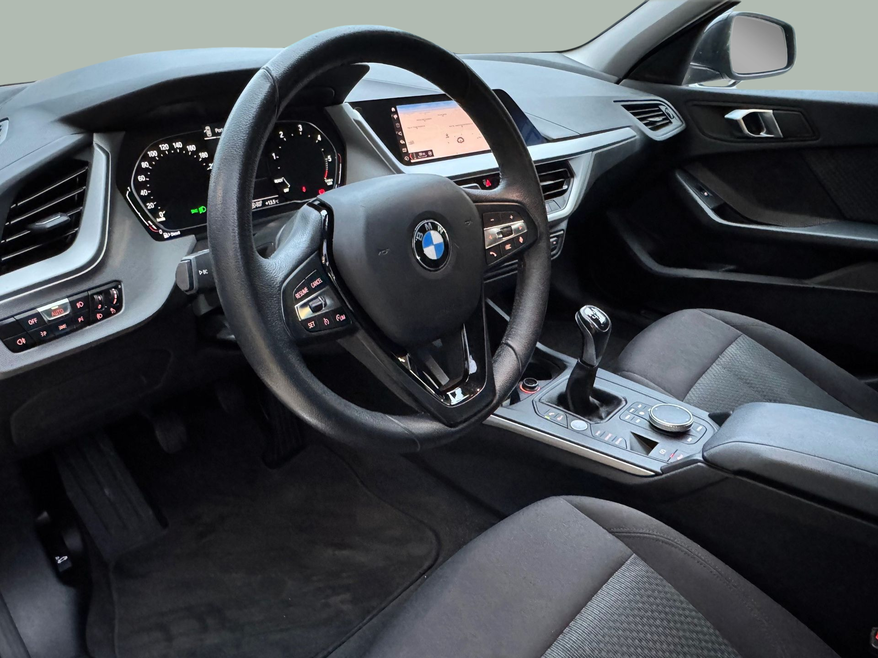 BMW Série 1 116d color Negro. Año 2020. 85KW(116CV). Diesel. En concesionario Santogal Oeiras de Oeiras