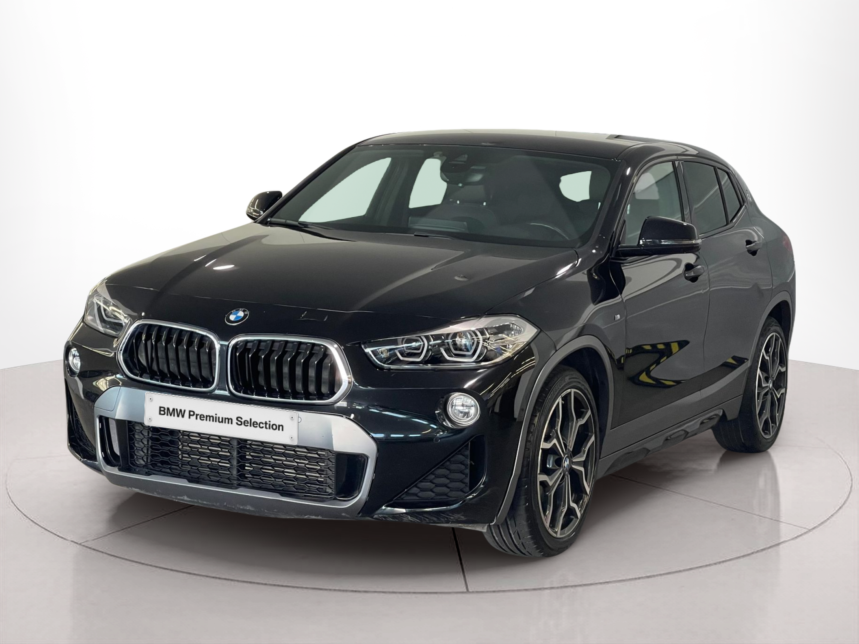 Fotos de BMW X2 sDrive16d color Negro. Año 2020. 85KW(116CV). Diesel. En concesionario Santogal Carnaxide de Oeiras