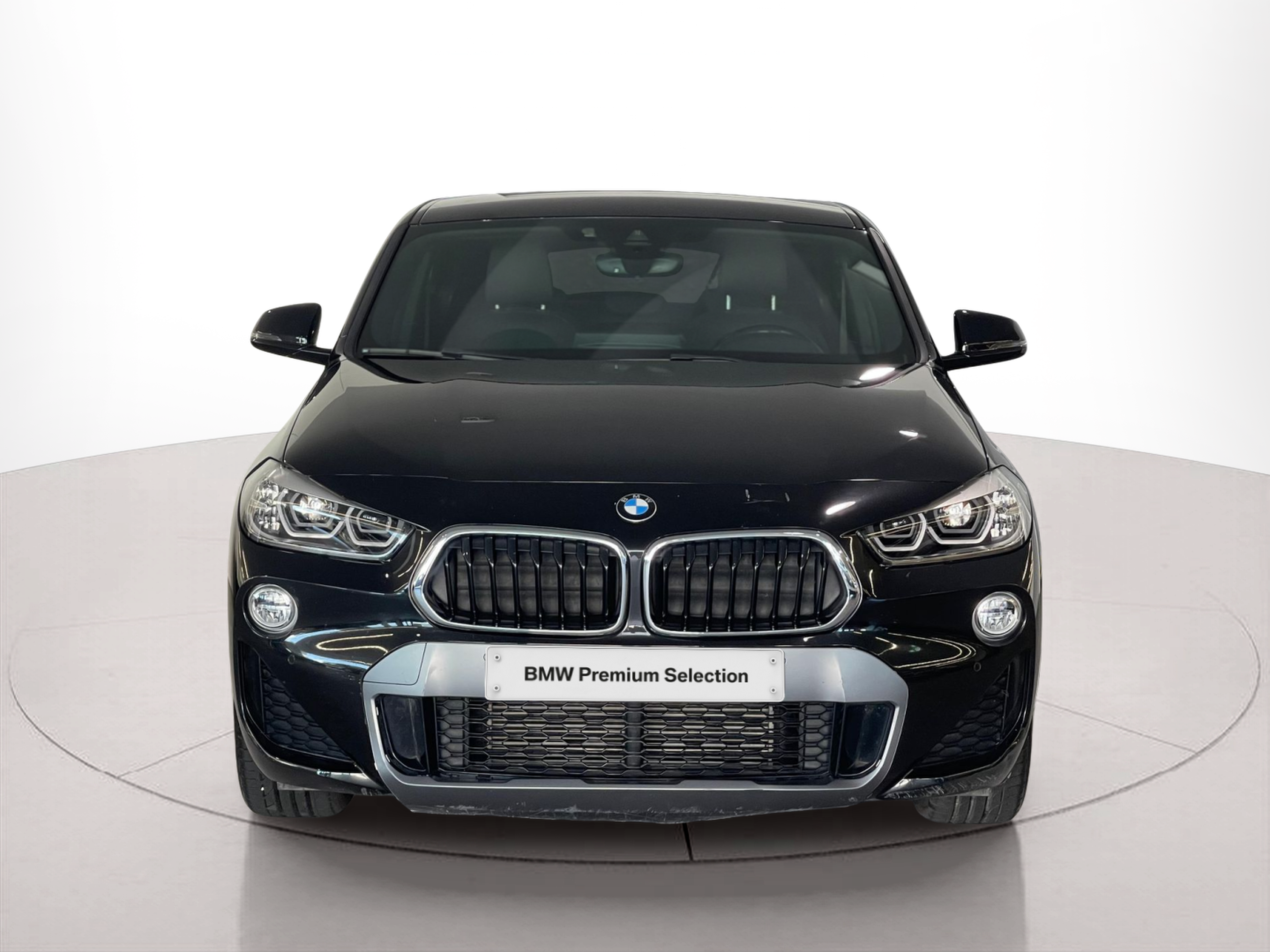 Fotos de BMW X2 sDrive16d color Negro. Año 2020. 85KW(116CV). Diesel. En concesionario Santogal Carnaxide de Oeiras