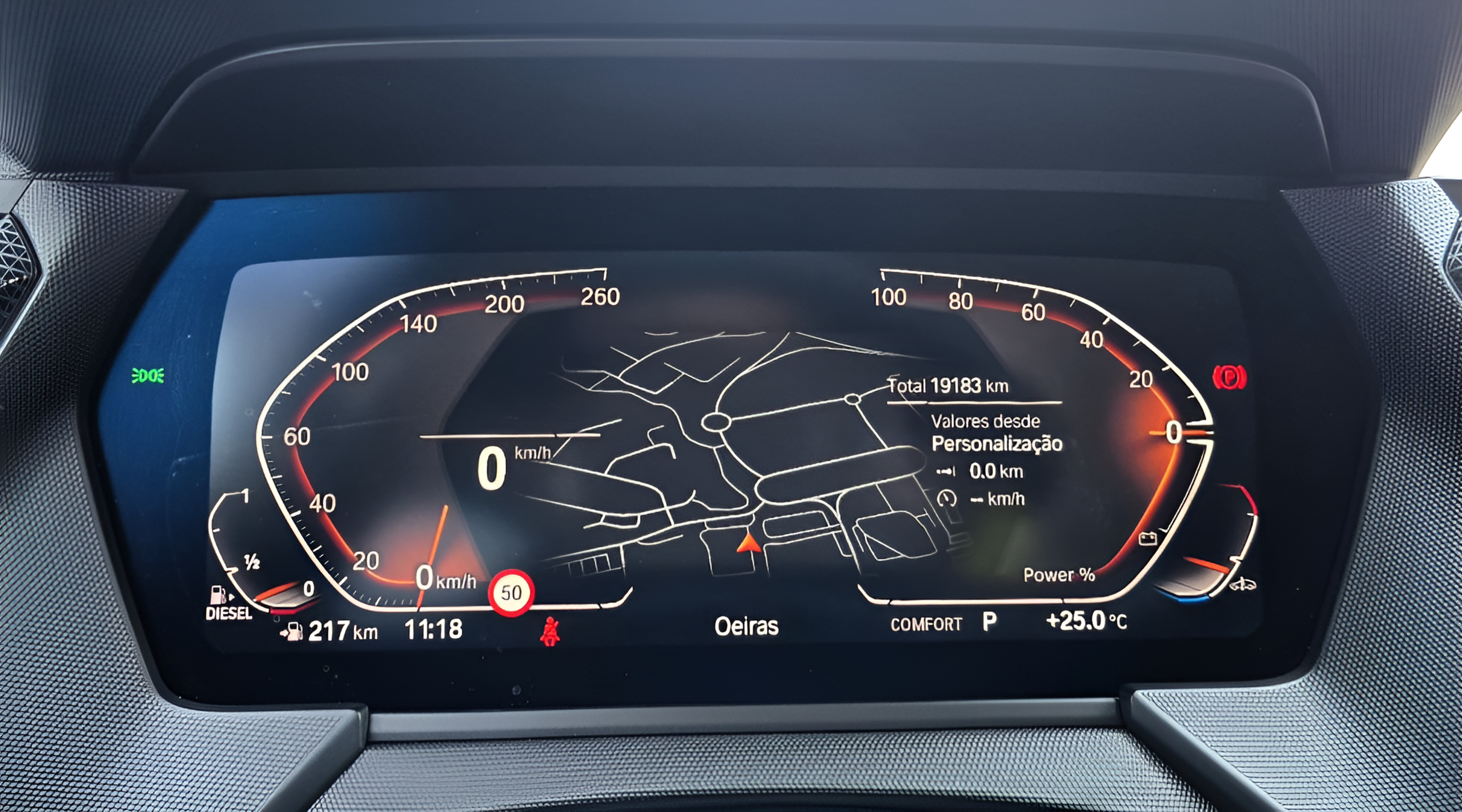 BMW Série 1 116d color Negro. Año 2024. 85KW(116CV). Diesel. En concesionario Santogal Oeiras de Oeiras