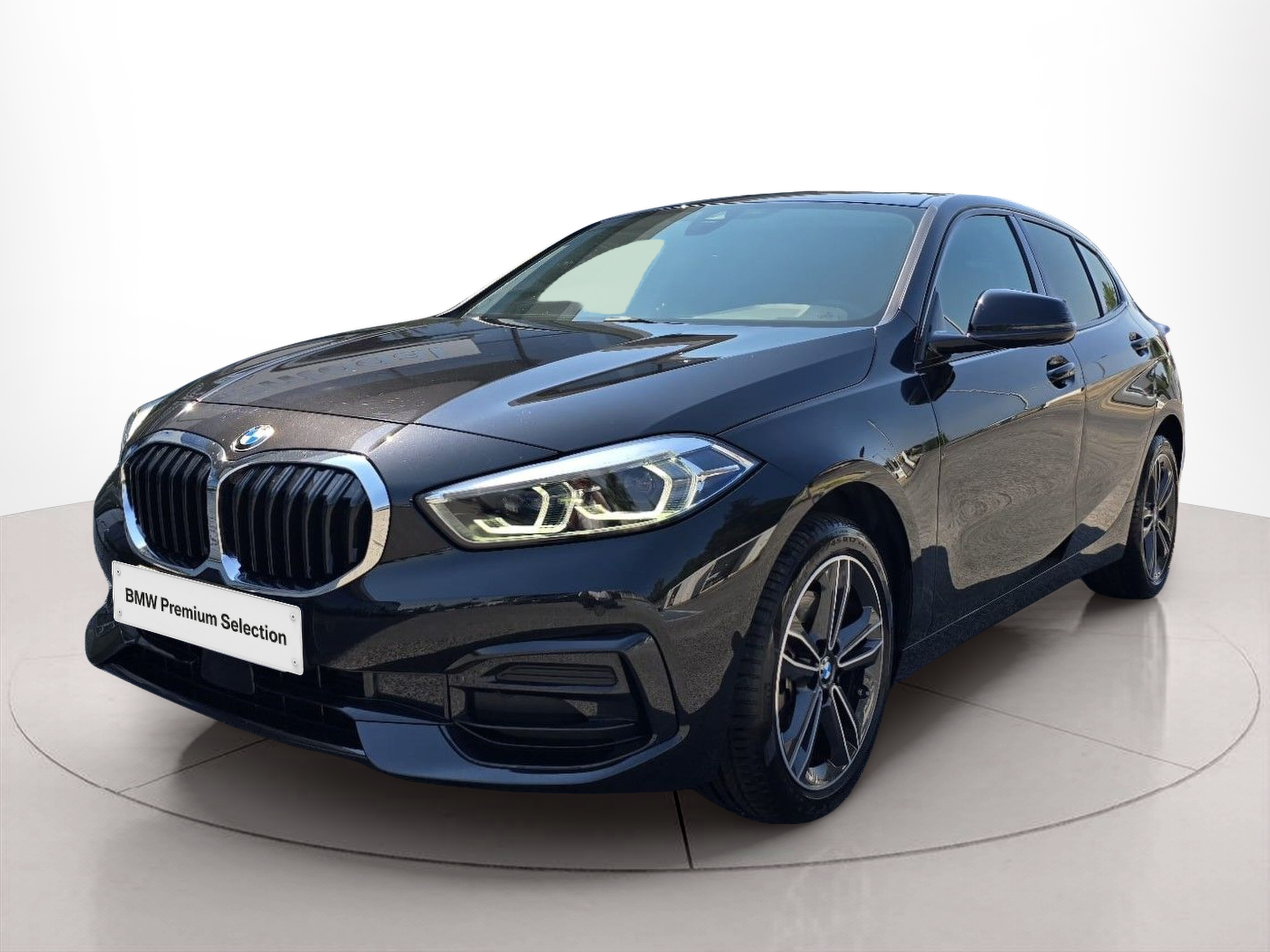 Fotos de BMW Série 1 116d color Negro. Año 2024. 85KW(116CV). Diesel. En concesionario Santogal Oeiras de Oeiras