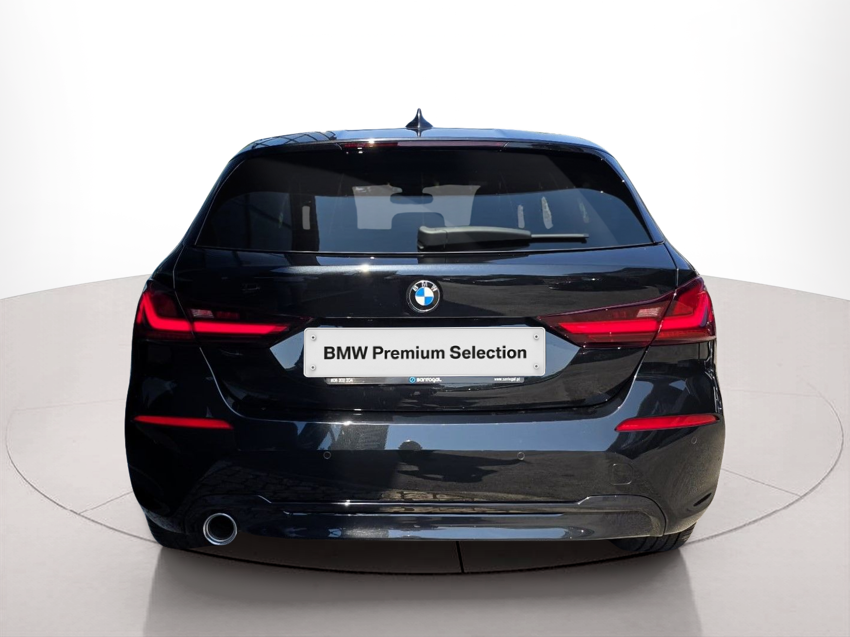 BMW Série 1 116d color Negro. Año 2024. 85KW(116CV). Diesel. En concesionario Santogal Oeiras de Oeiras