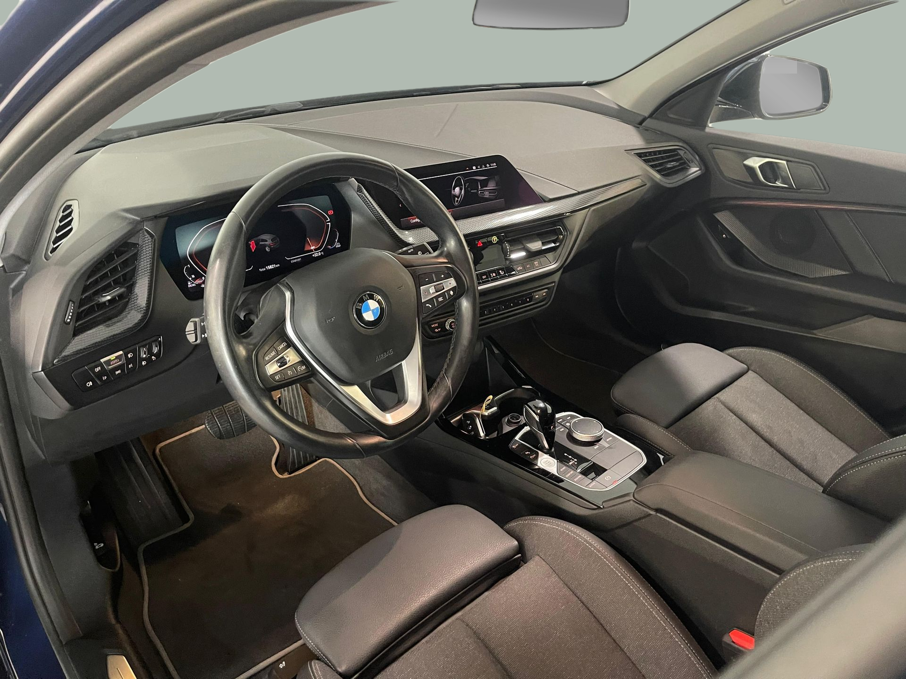 BMW Série 1 116d color Azul. Año 2024. 85KW(116CV). Diesel. En concesionario Santogal Carnaxide de Oeiras