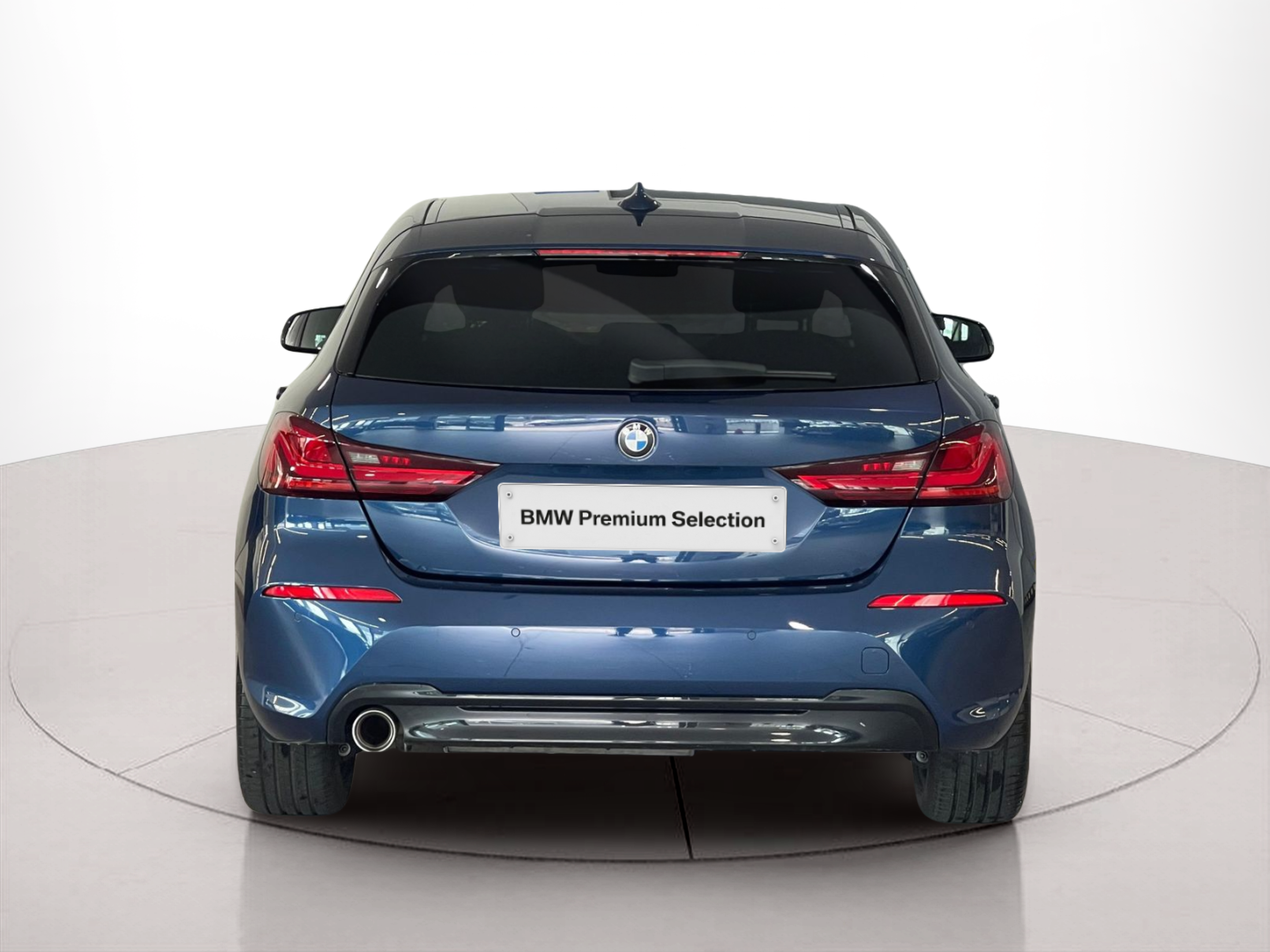 BMW Série 1 116d color Azul. Año 2024. 85KW(116CV). Diesel. En concesionario Santogal Carnaxide de Oeiras