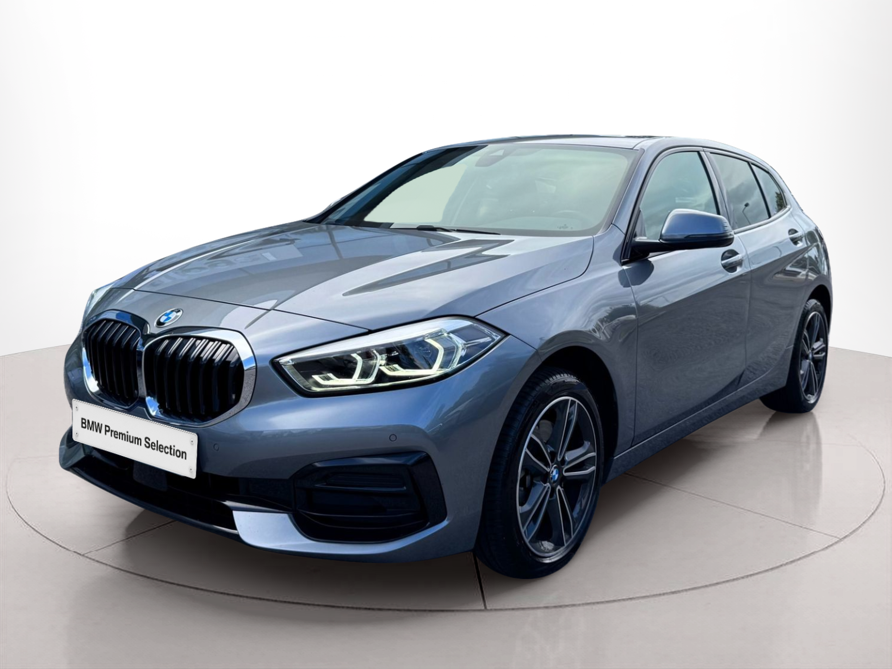 Fotos de BMW Série 1 116d color Gris. Año 2024. 85KW(116CV). Diesel. En concesionario Santogal Oeiras de Oeiras