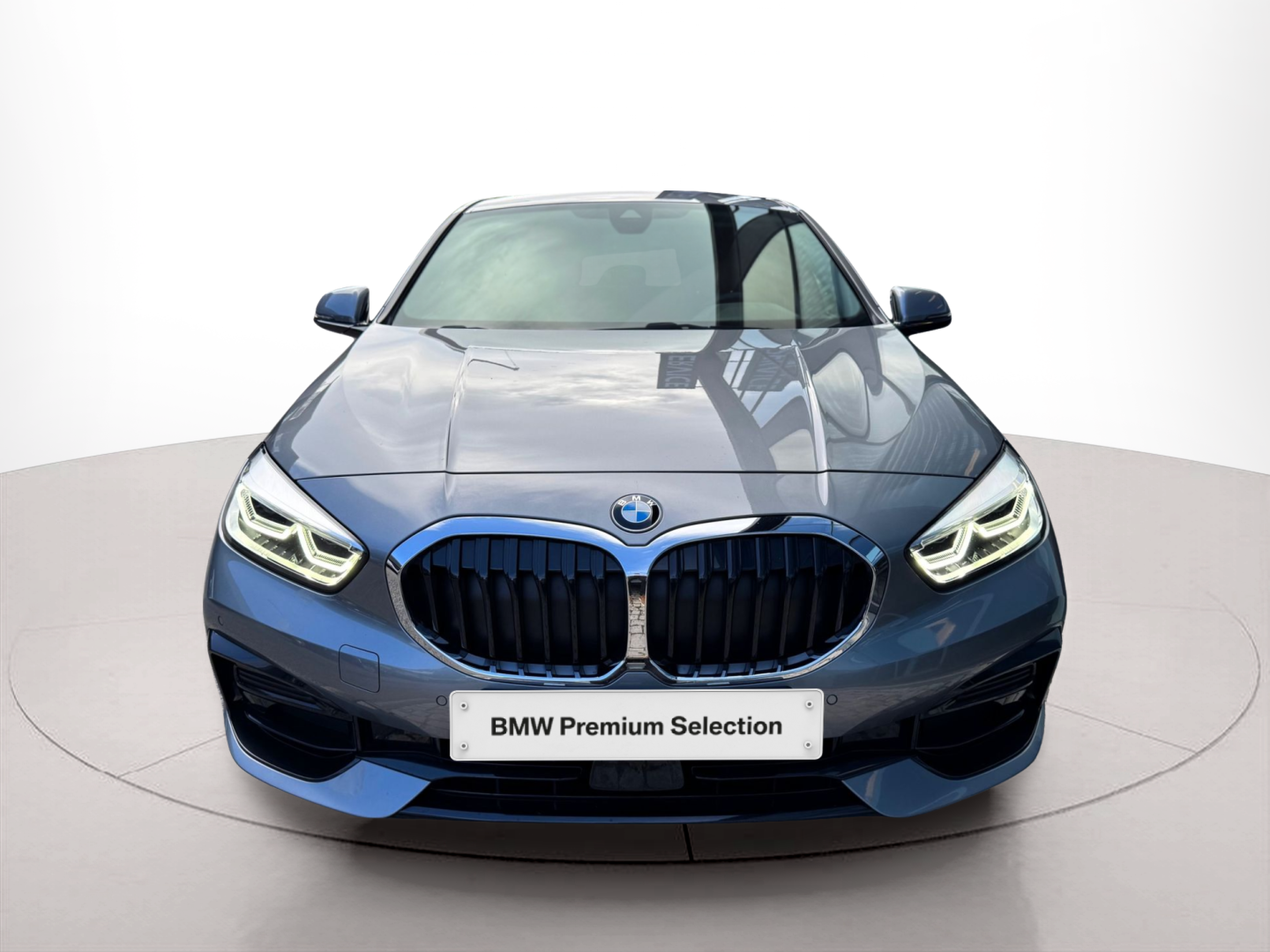 Fotos de BMW Série 1 116d color Gris. Año 2024. 85KW(116CV). Diesel. En concesionario Santogal Oeiras de Oeiras