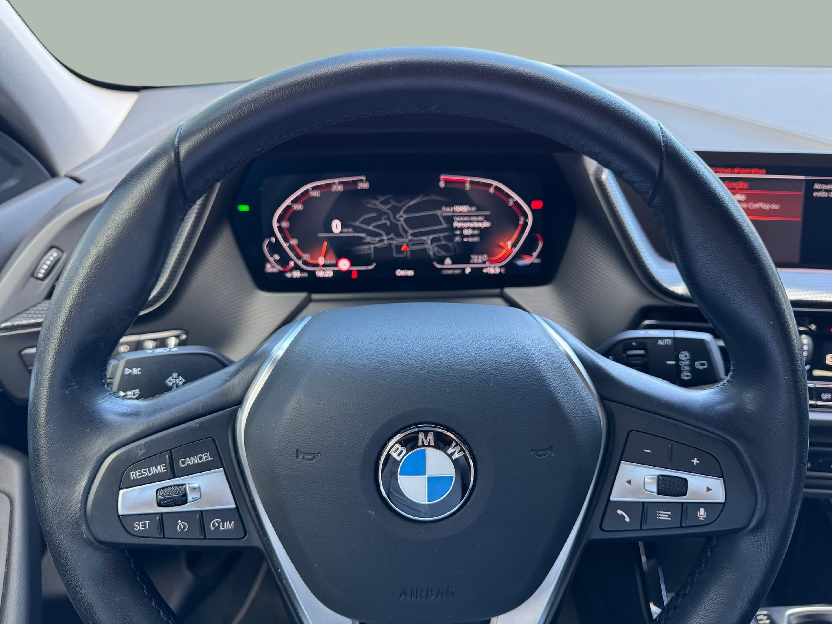 BMW Série 1 116d color Gris. Año 2024. 85KW(116CV). Diesel. En concesionario Santogal Oeiras de Oeiras