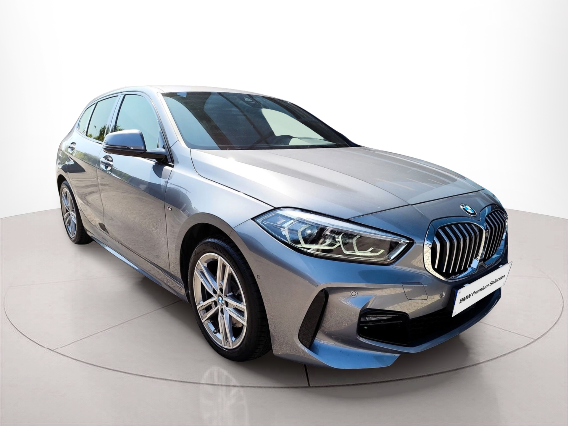 BMW Série 1 116d color Gris. Año 2024. 85KW(116CV). Diesel. En concesionario Santogal Oeiras de Oeiras