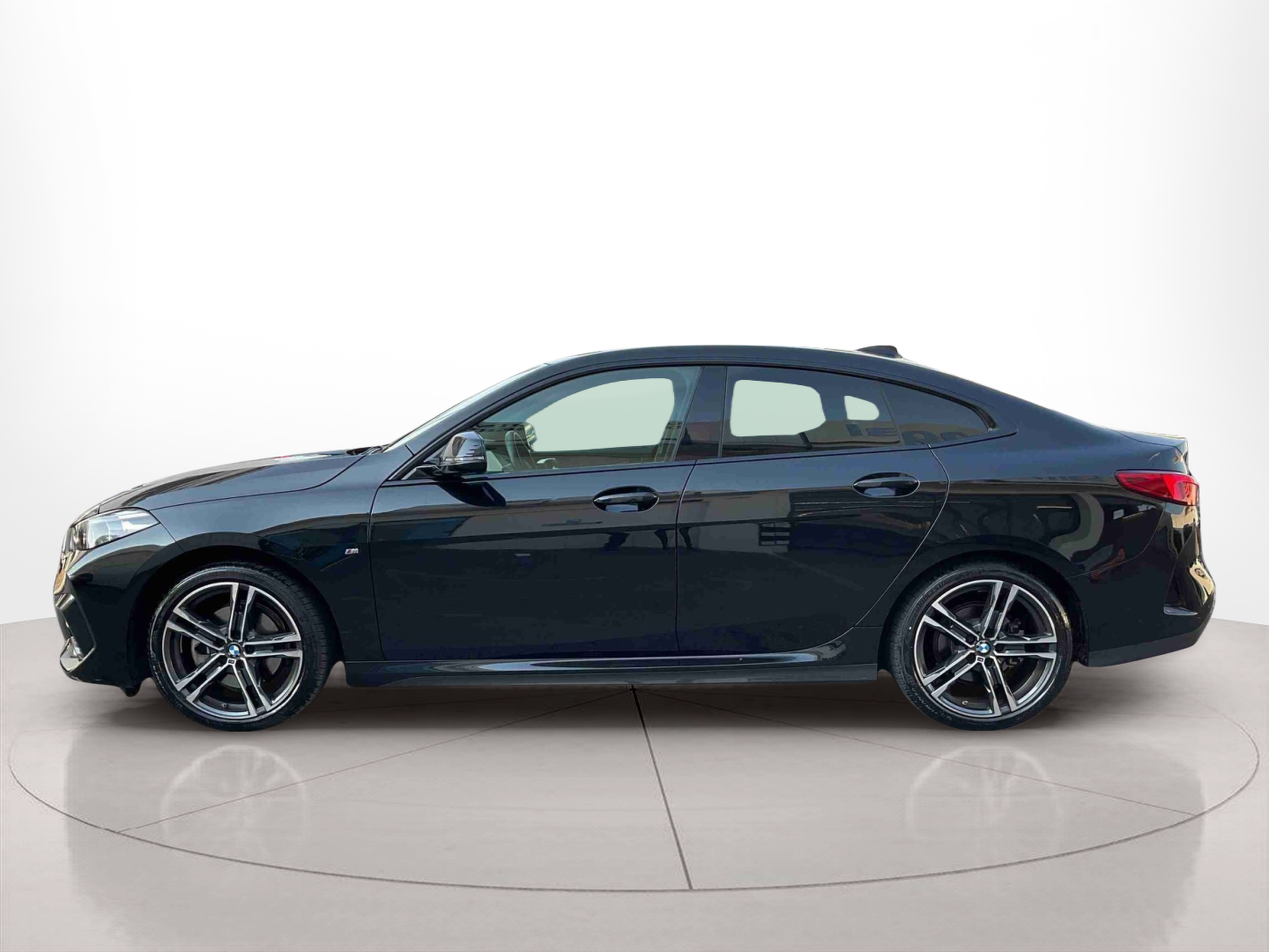 BMW Série 2 216d Gran Coupe color Negro. Año 2024. 85KW(116CV). Diesel. En concesionario Santogal Setúbal de Setúbal