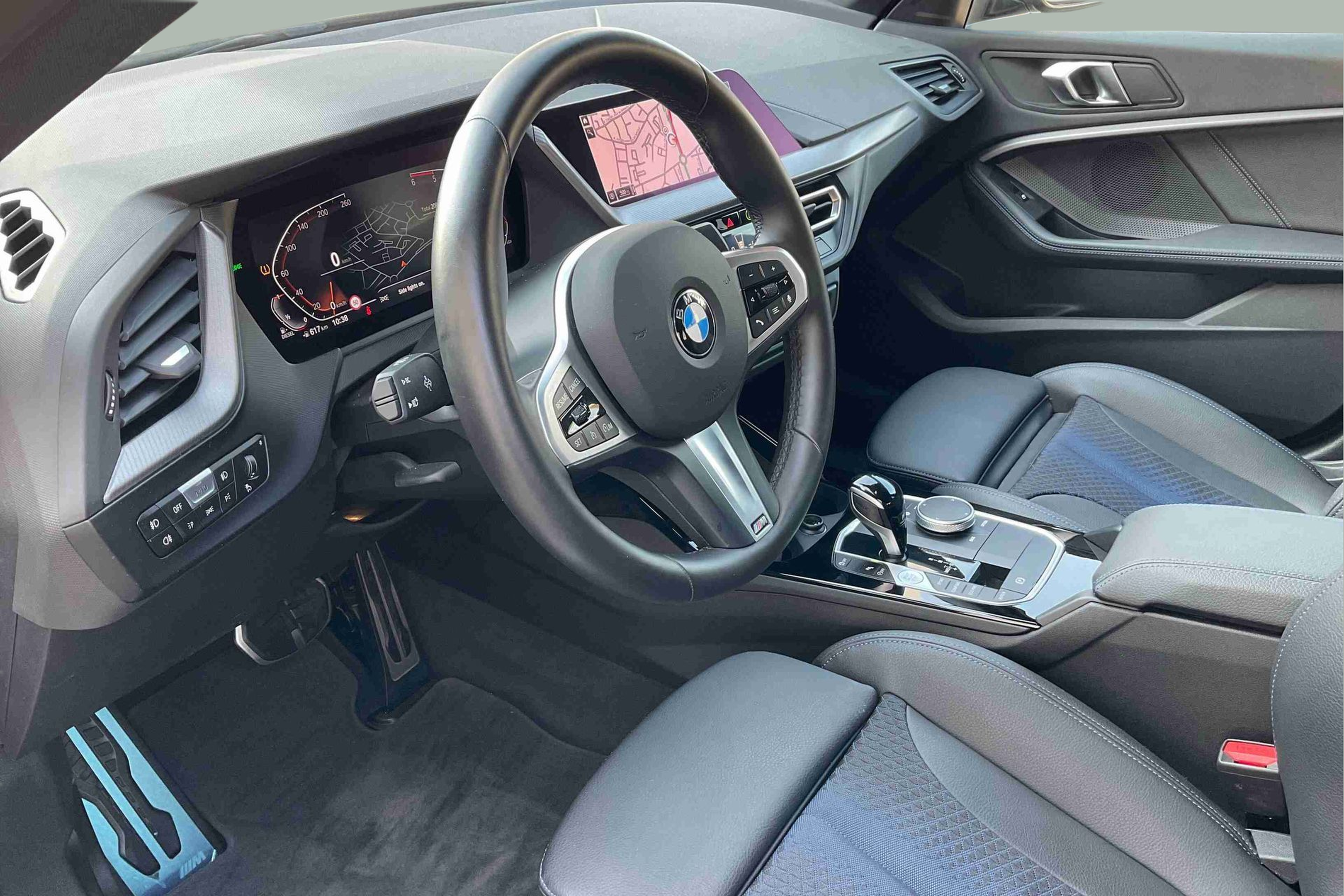 BMW Série 2 216d Gran Coupe color Negro. Año 2024. 85KW(116CV). Diesel. En concesionario Santogal Setúbal de Setúbal