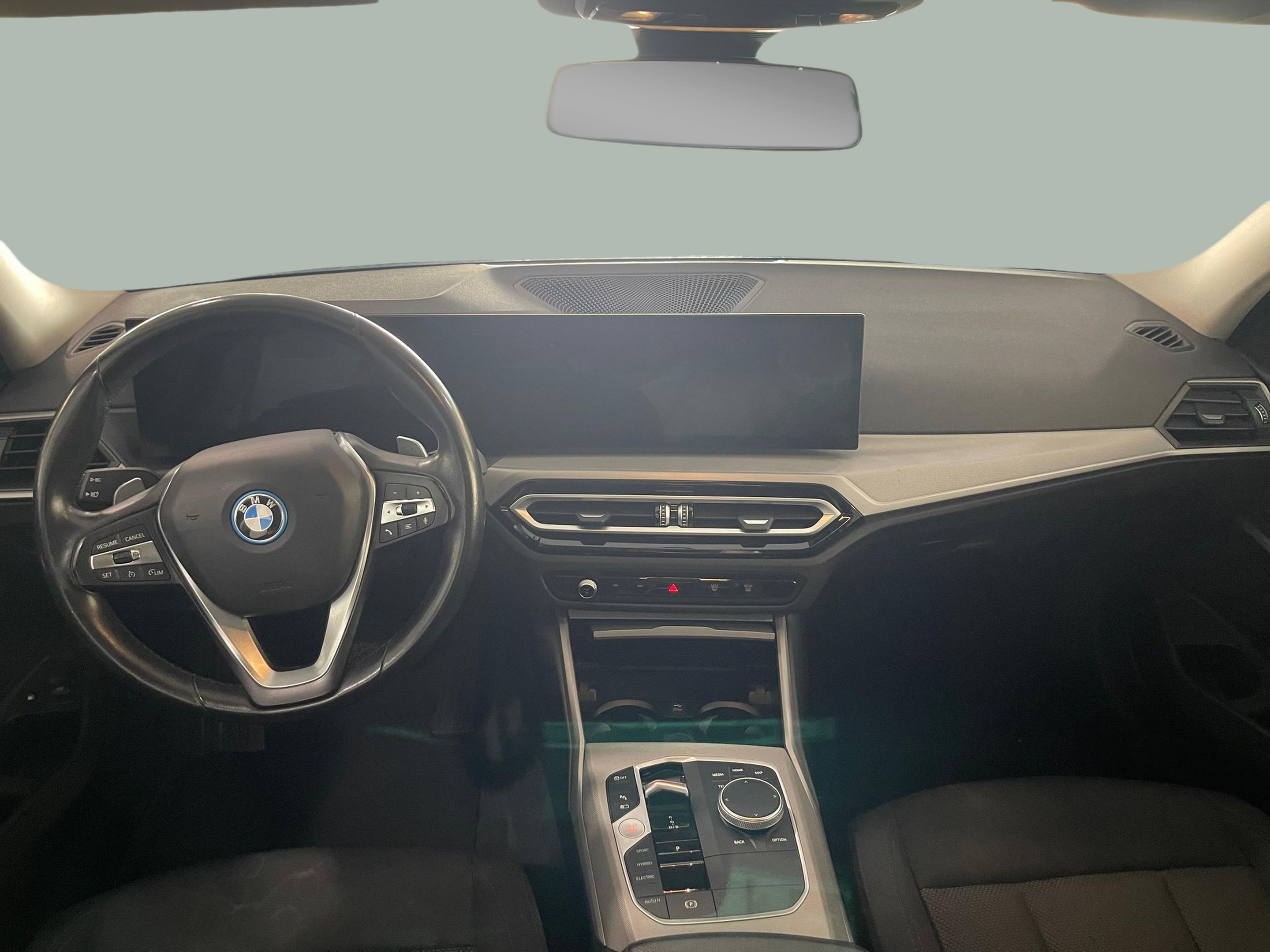 BMW Série 3 320e Touring color Negro. Año 2022. 150KW(204CV). Elétrico / Gasolina Híbrido. En concesionario Santogal Carnaxide de Oeiras