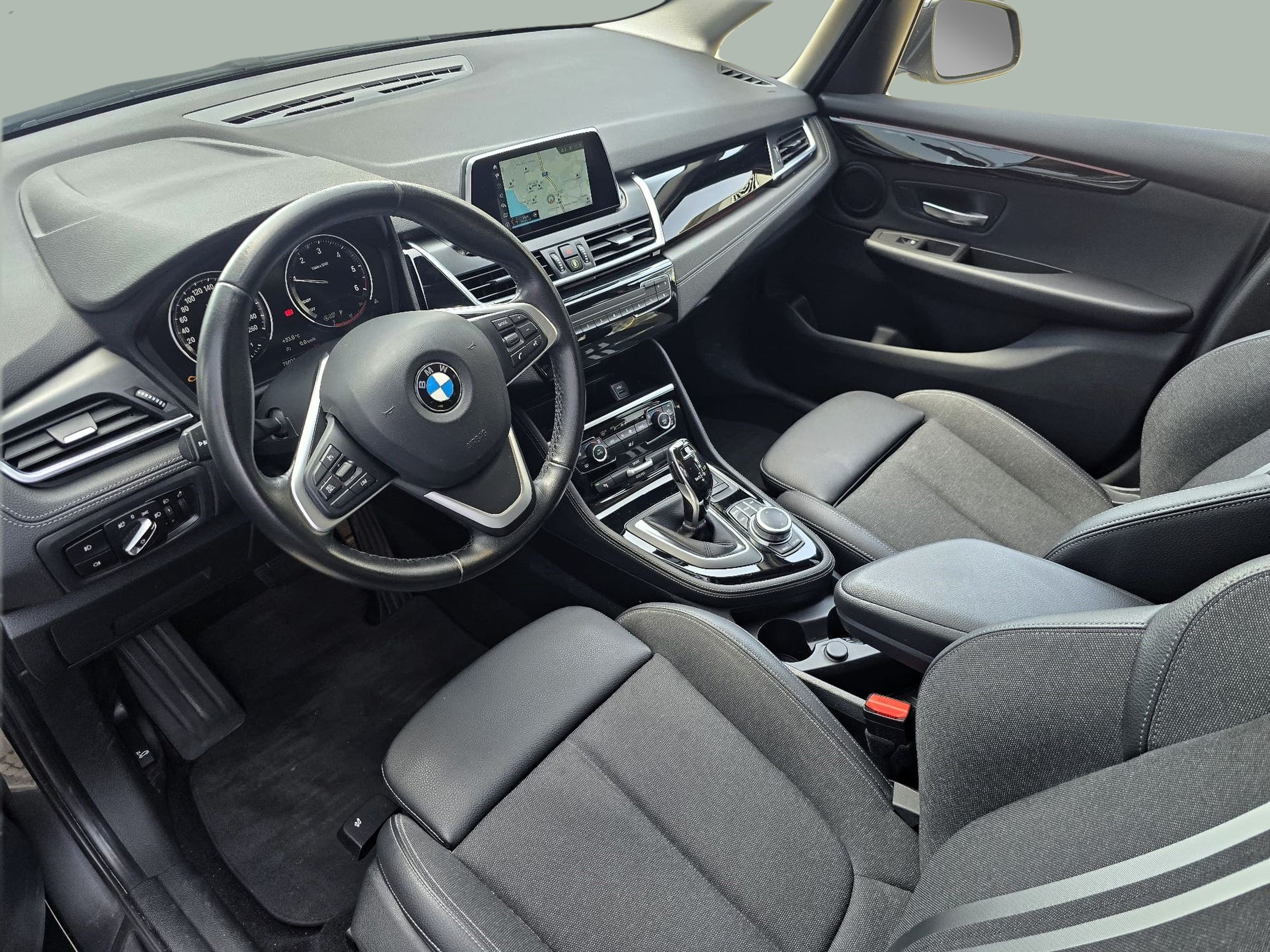 BMW Série 2 216d Gran Tourer color Gris. Año 2020. 85KW(116CV). Diesel. En concesionario Santogal Oeiras de Oeiras