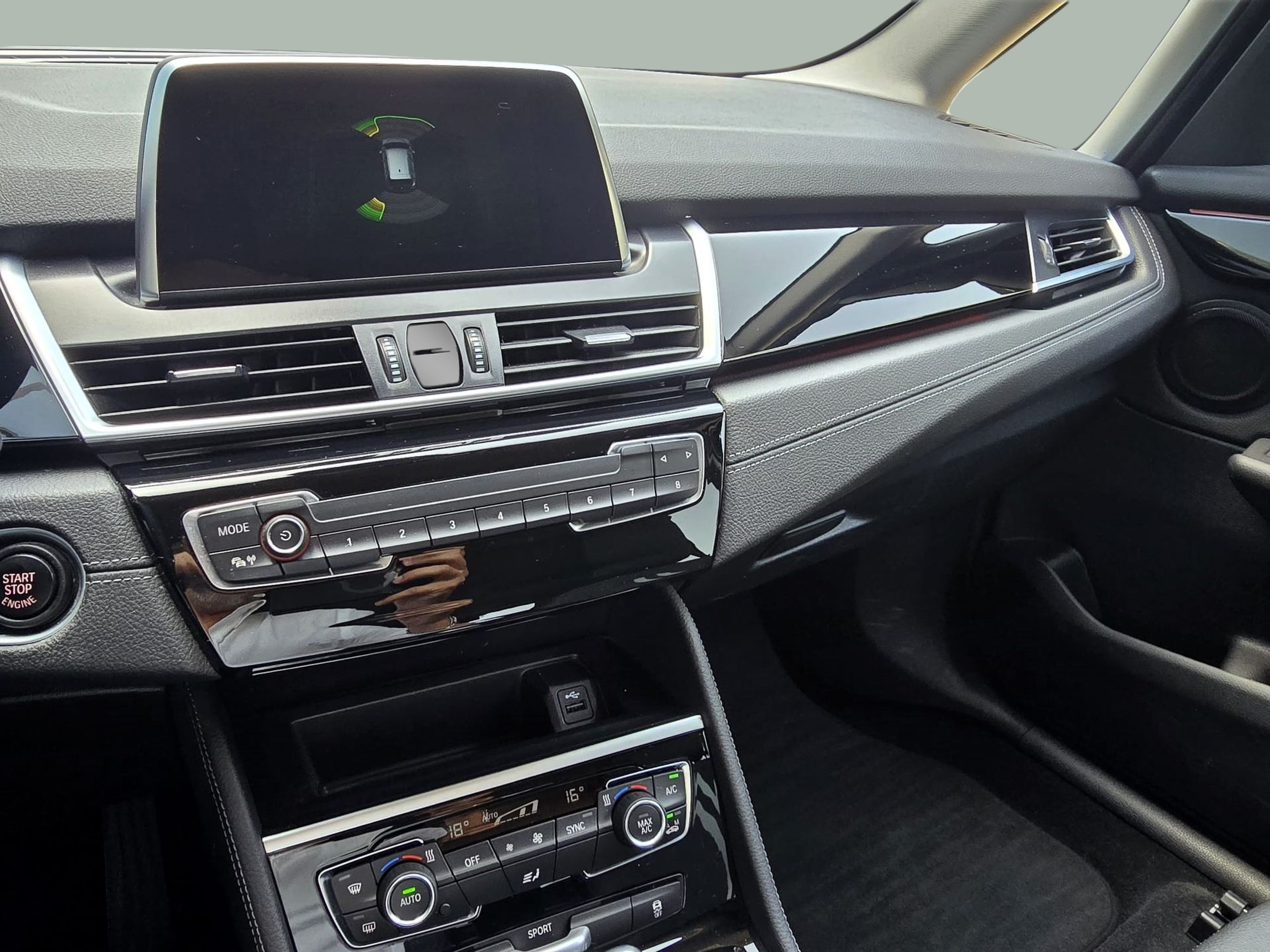 BMW Série 2 216d Gran Tourer color Gris. Año 2020. 85KW(116CV). Diesel. En concesionario Santogal Oeiras de Oeiras