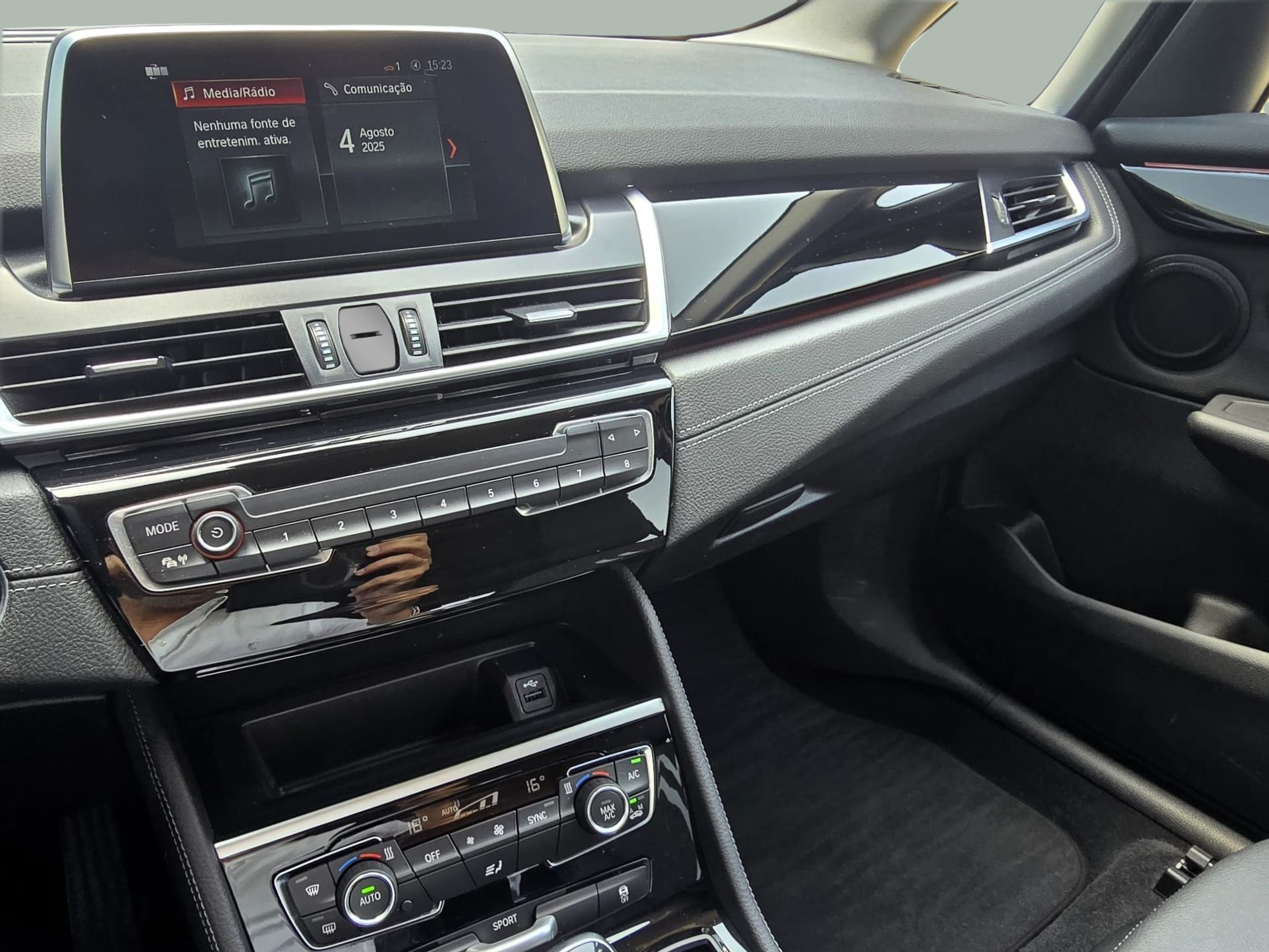 BMW Série 2 216d Gran Tourer color Gris. Año 2020. 85KW(116CV). Diesel. En concesionario Santogal Oeiras de Oeiras
