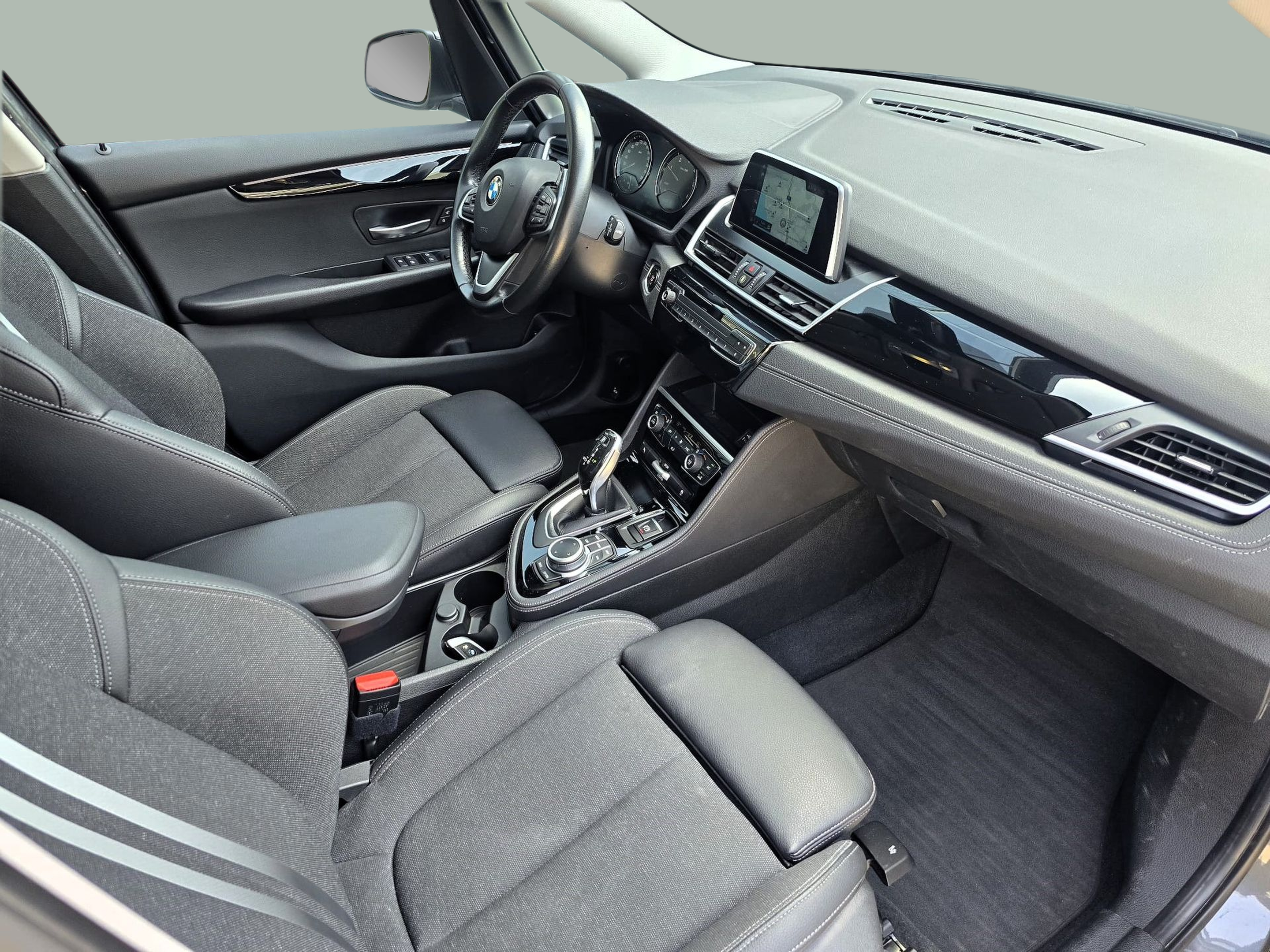 BMW Série 2 216d Gran Tourer color Gris. Año 2020. 85KW(116CV). Diesel. En concesionario Santogal Oeiras de Oeiras