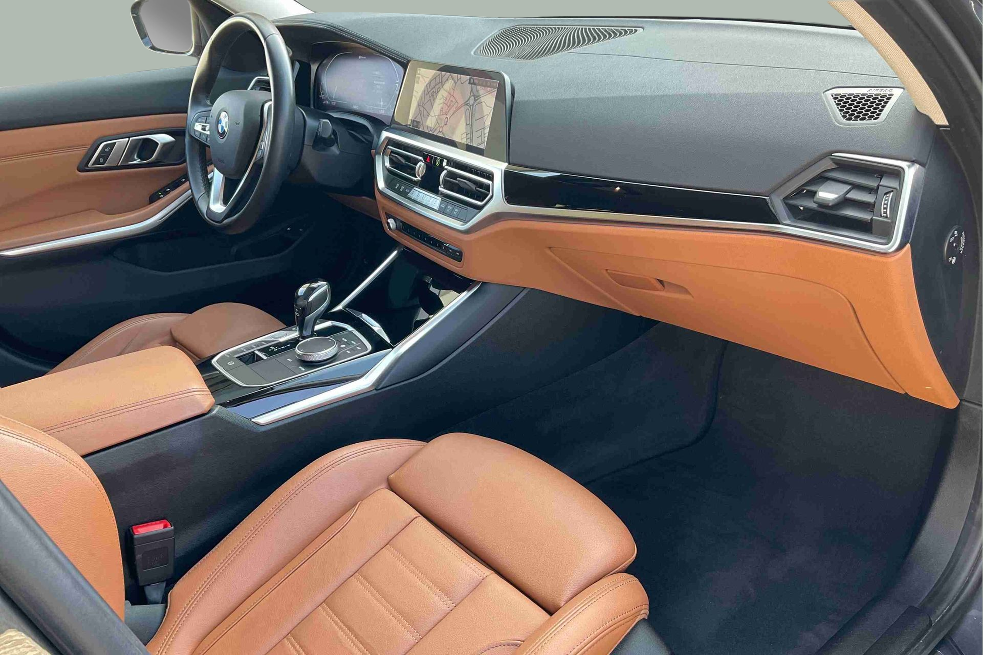 BMW Série 3 330e Touring color Gris. Año 2021. 215KW(292CV). Elétrico / Gasolina Híbrido. En concesionario Santogal Setúbal de Setúbal