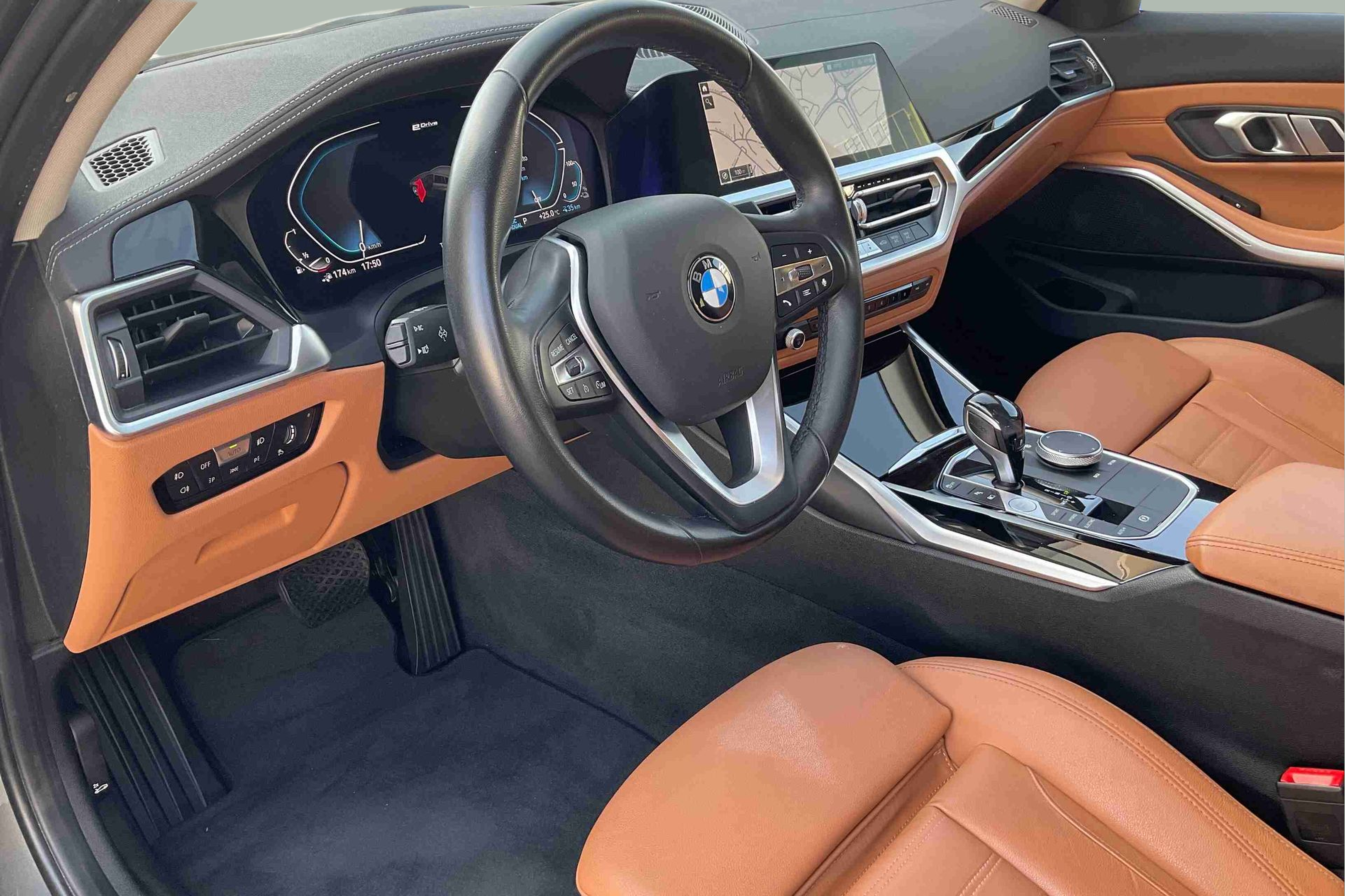 BMW Série 3 330e Touring color Gris. Año 2021. 215KW(292CV). Elétrico / Gasolina Híbrido. En concesionario Santogal Setúbal de Setúbal