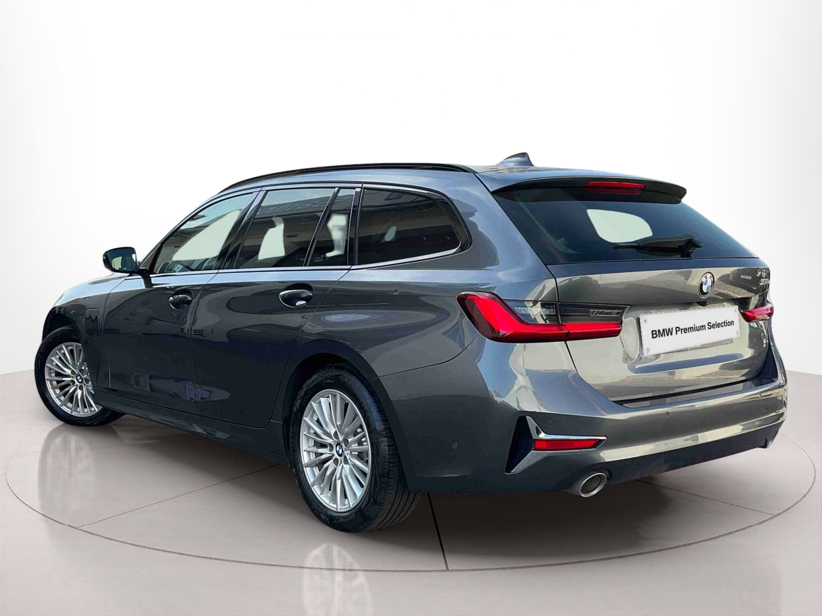 BMW Série 3 330e Touring color Gris. Año 2021. 215KW(292CV). Elétrico / Gasolina Híbrido. En concesionario Santogal Setúbal de Setúbal