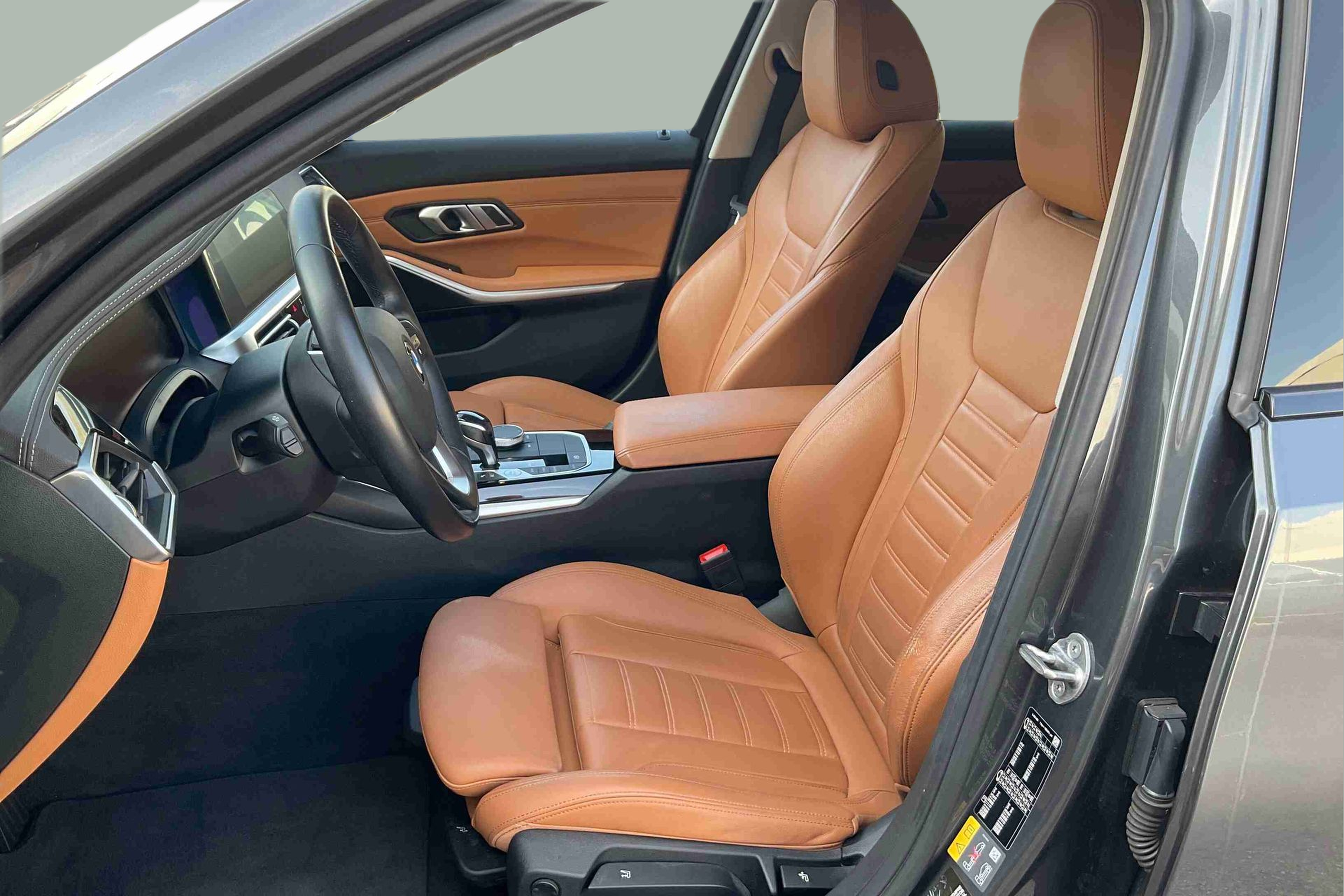 BMW Série 3 330e Touring color Gris. Año 2021. 215KW(292CV). Elétrico / Gasolina Híbrido. En concesionario Santogal Setúbal de Setúbal