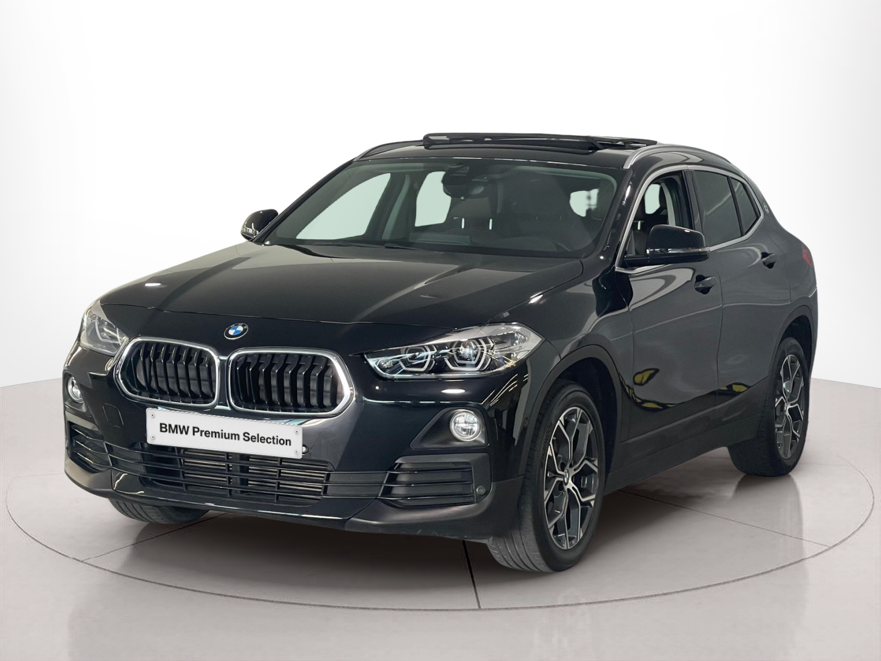 Fotos de BMW X2 sDrive18d color Negro. Año 2019. 110KW(150CV). Diesel. En concesionario Santogal Carnaxide de Oeiras