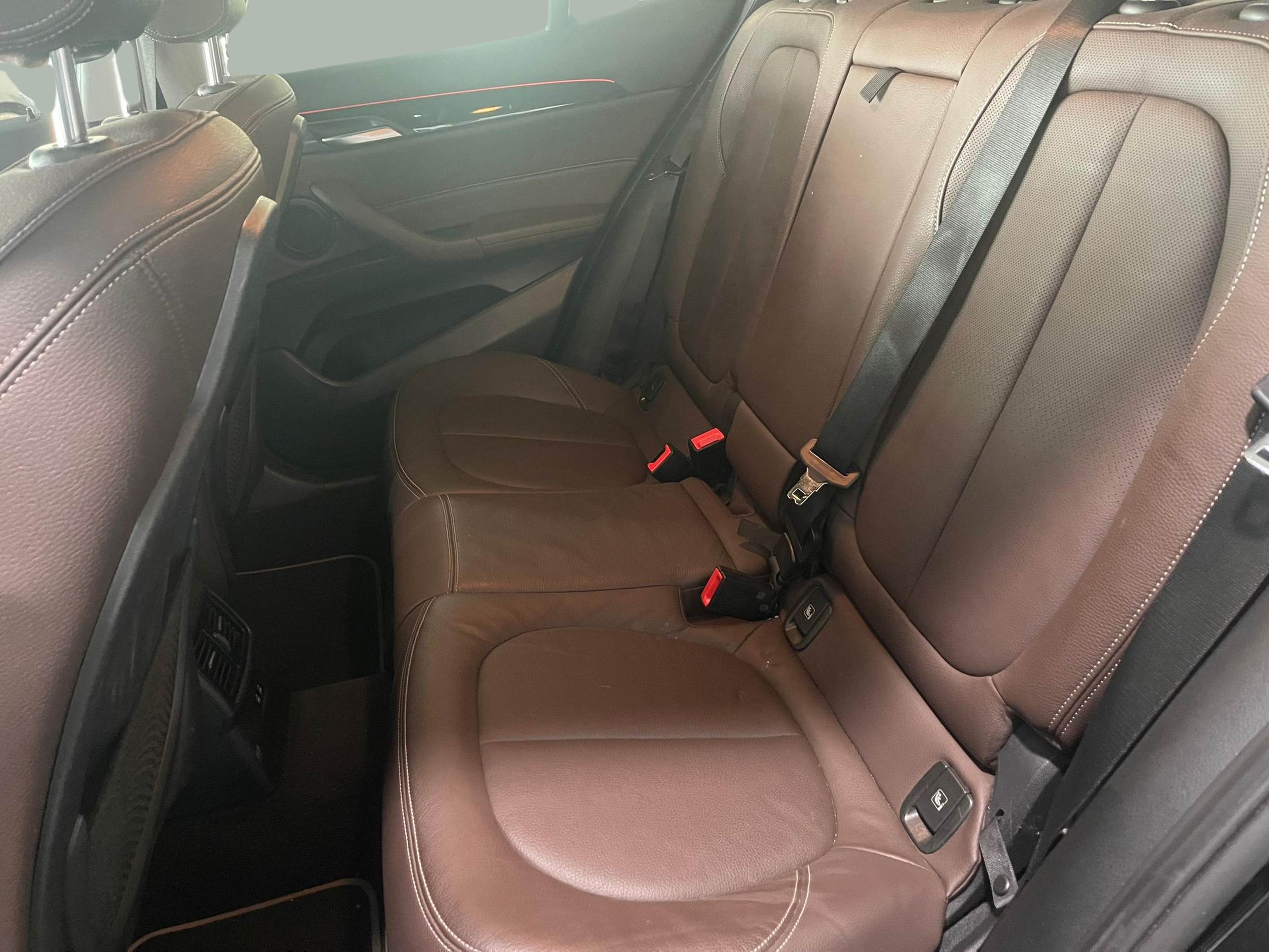 BMW X2 sDrive18d color Negro. Año 2019. 110KW(150CV). Diesel. En concesionario Santogal Carnaxide de Oeiras