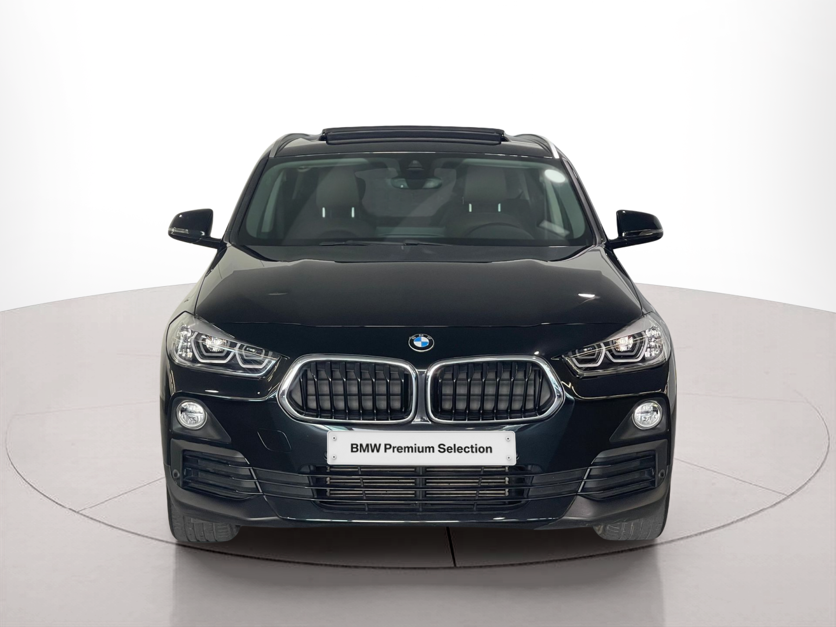 Fotos de BMW X2 sDrive18d color Negro. Año 2019. 110KW(150CV). Diesel. En concesionario Santogal Carnaxide de Oeiras