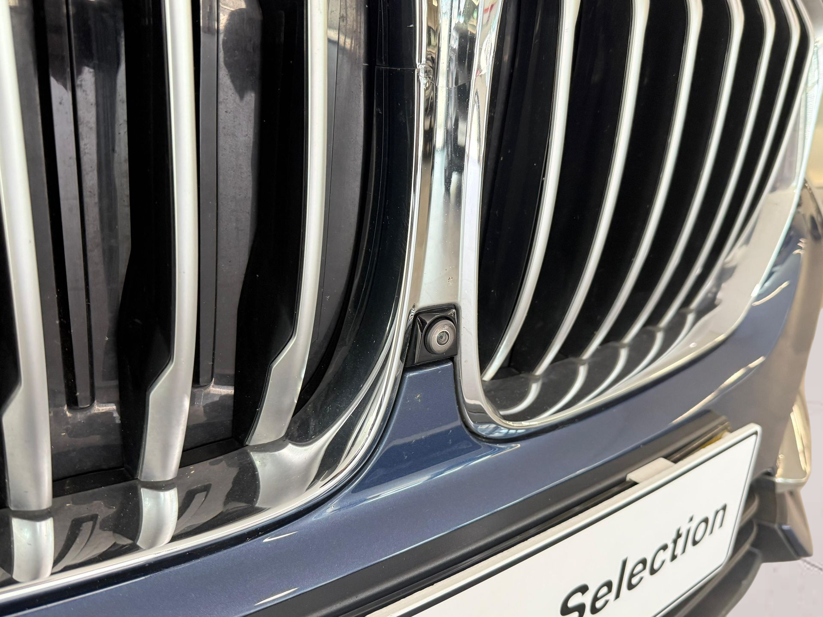 BMW X5 xDrive45e color Azul. Año 2020. 290KW(394CV). Elétrico / Gasolina Híbrido. En concesionario Santogal Carnaxide de Oeiras