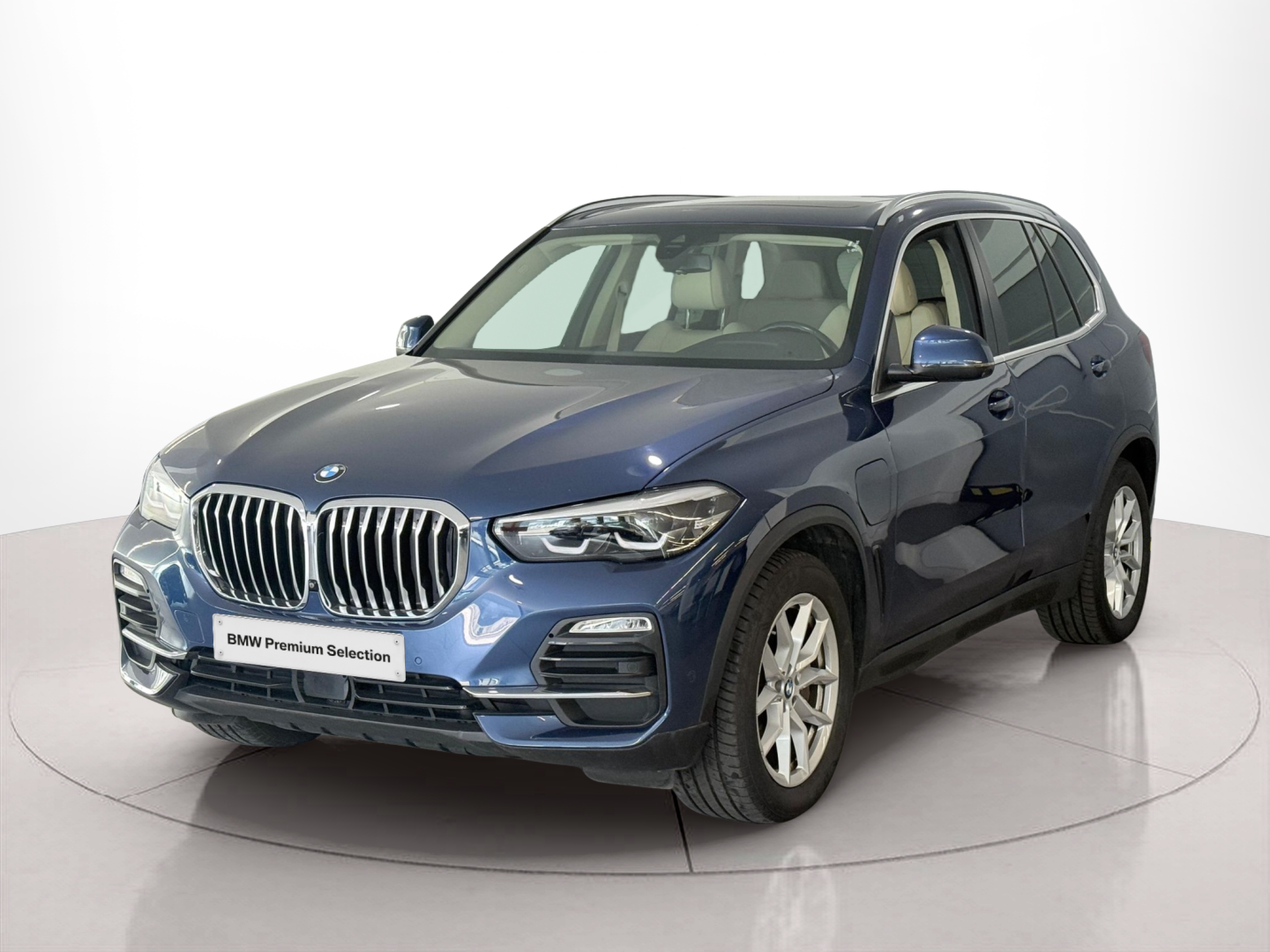 Fotos de BMW X5 xDrive45e color Azul. Año 2020. 290KW(394CV). Elétrico / Gasolina Híbrido. En concesionario Santogal Carnaxide de Oeiras