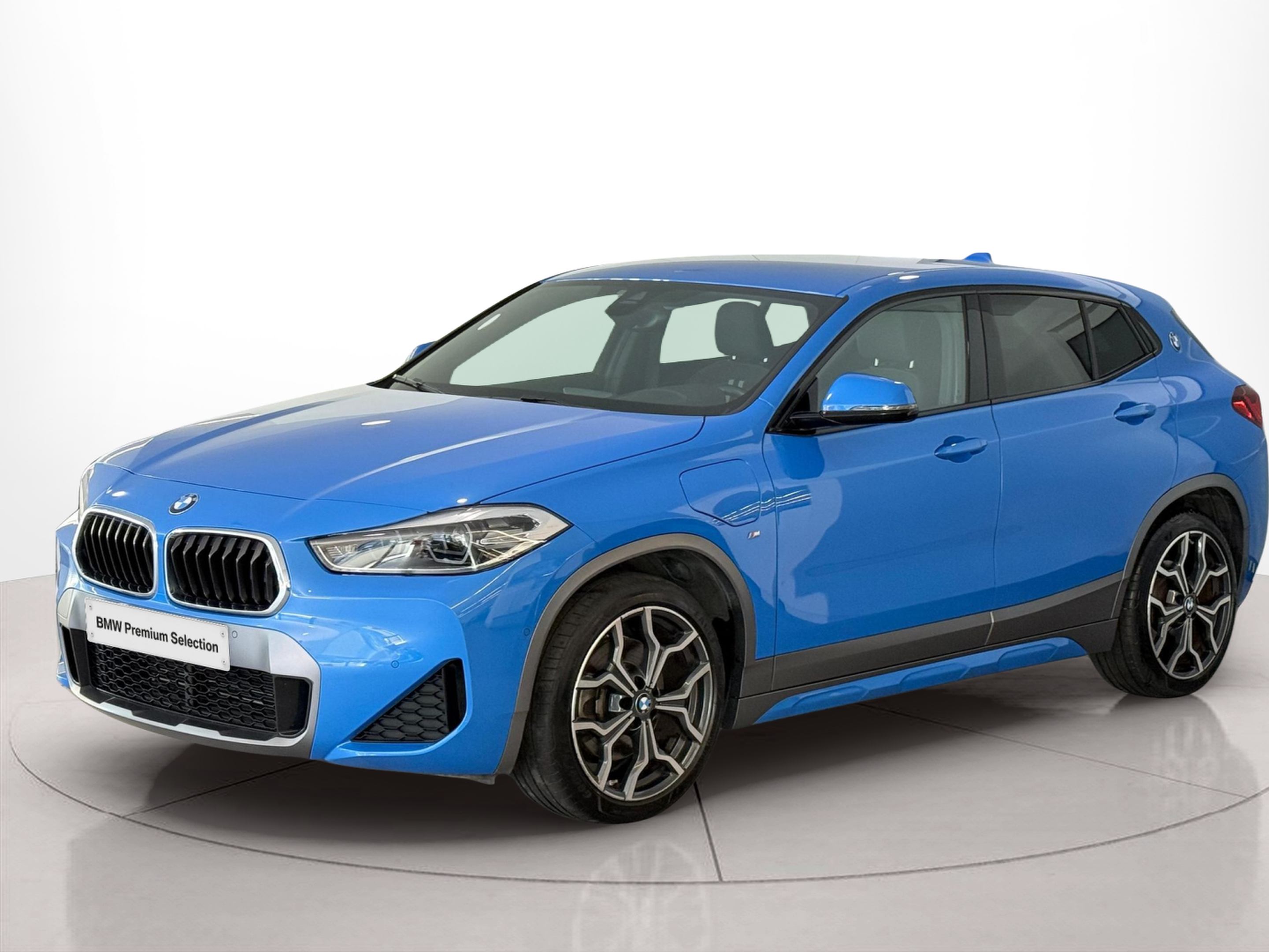 Fotos de BMW X2 xDrive25e color Azul. Año 2021. 162KW(220CV). Elétrico / Gasolina Híbrido. En concesionario Santogal Carnaxide de Oeiras