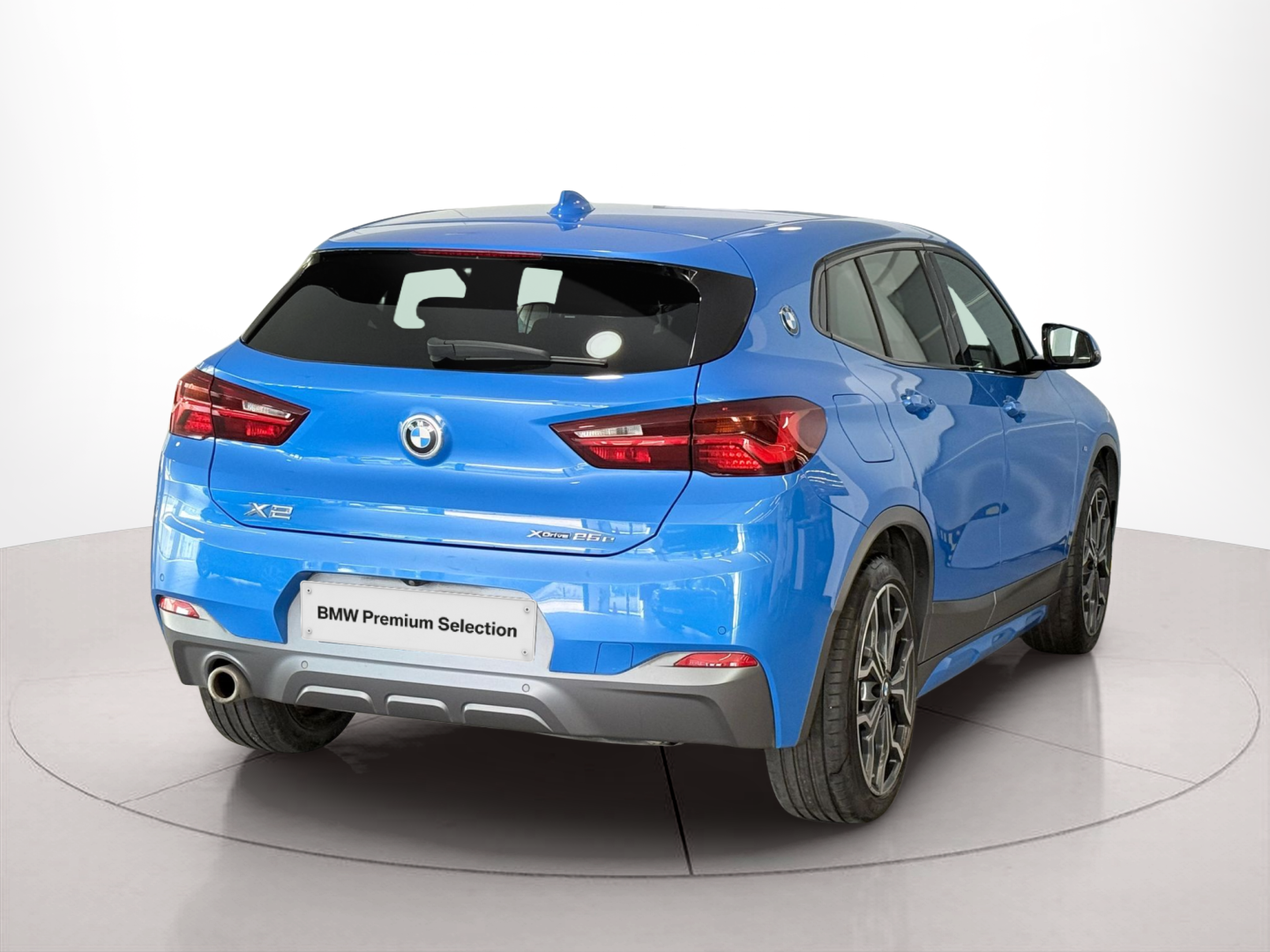 BMW X2 xDrive25e color Azul. Año 2021. 162KW(220CV). Elétrico / Gasolina Híbrido. En concesionario Santogal Carnaxide de Oeiras