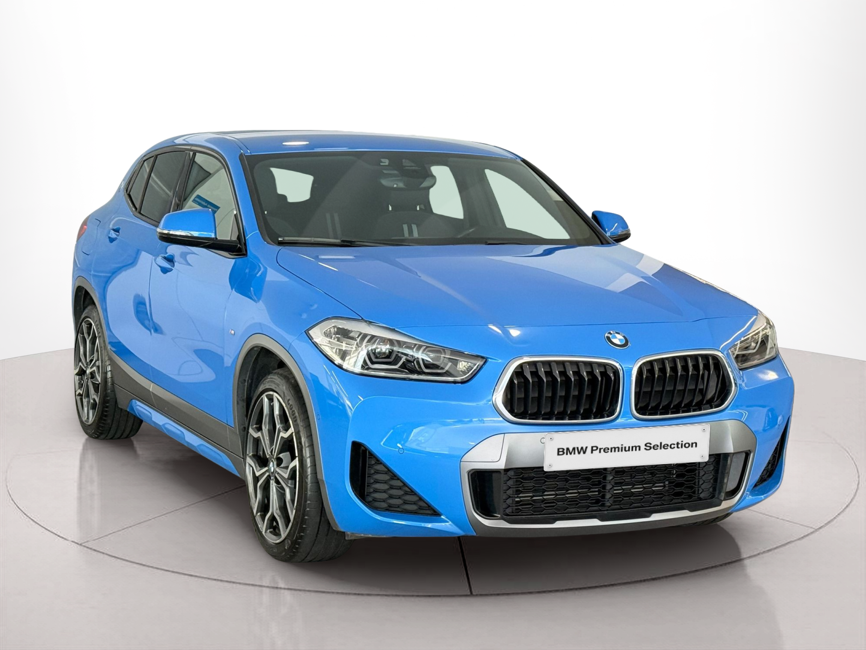 BMW X2 xDrive25e color Azul. Año 2021. 162KW(220CV). Elétrico / Gasolina Híbrido. En concesionario Santogal Carnaxide de Oeiras